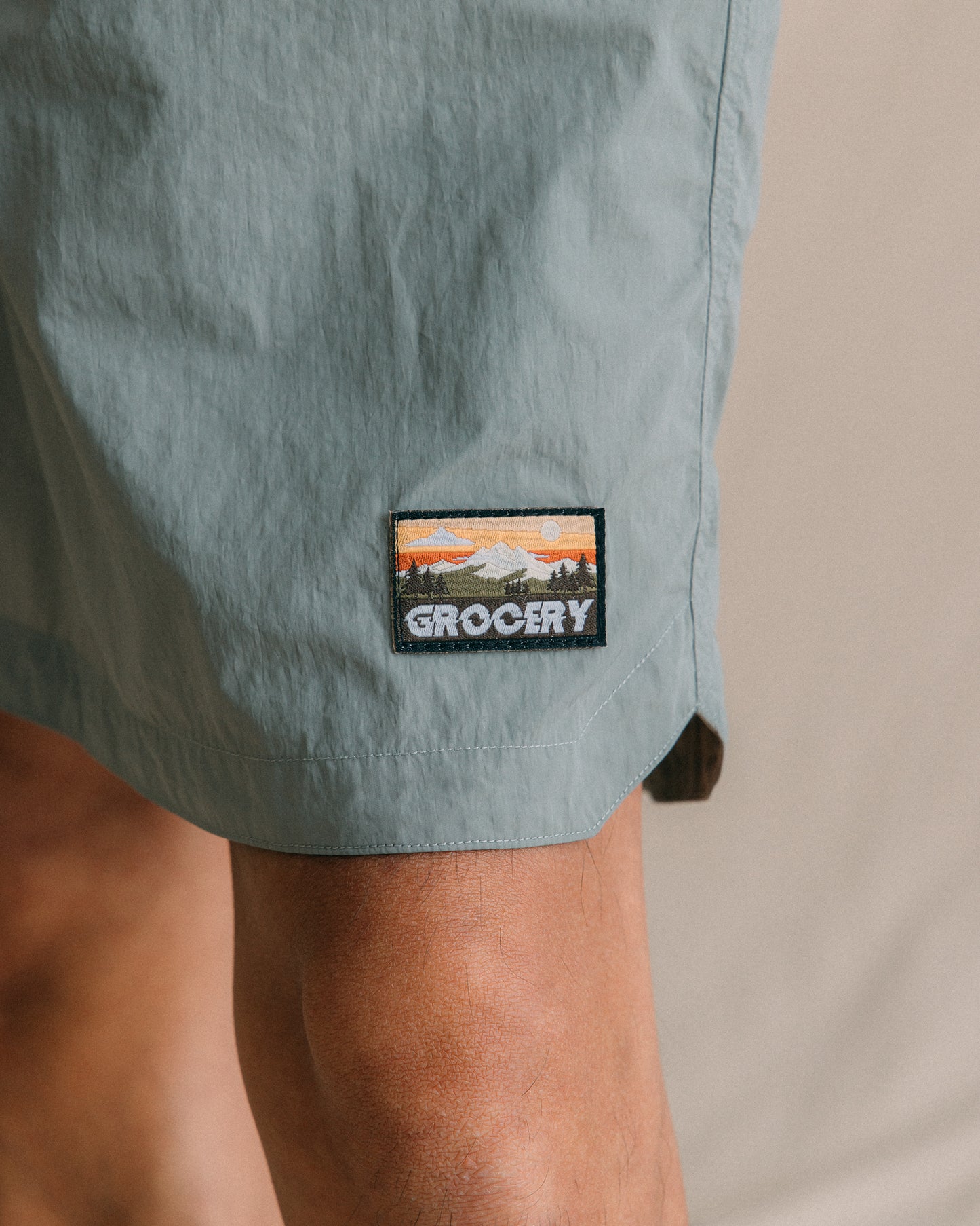GROCERY DAILY NYLON SHORTS/ GREIGE