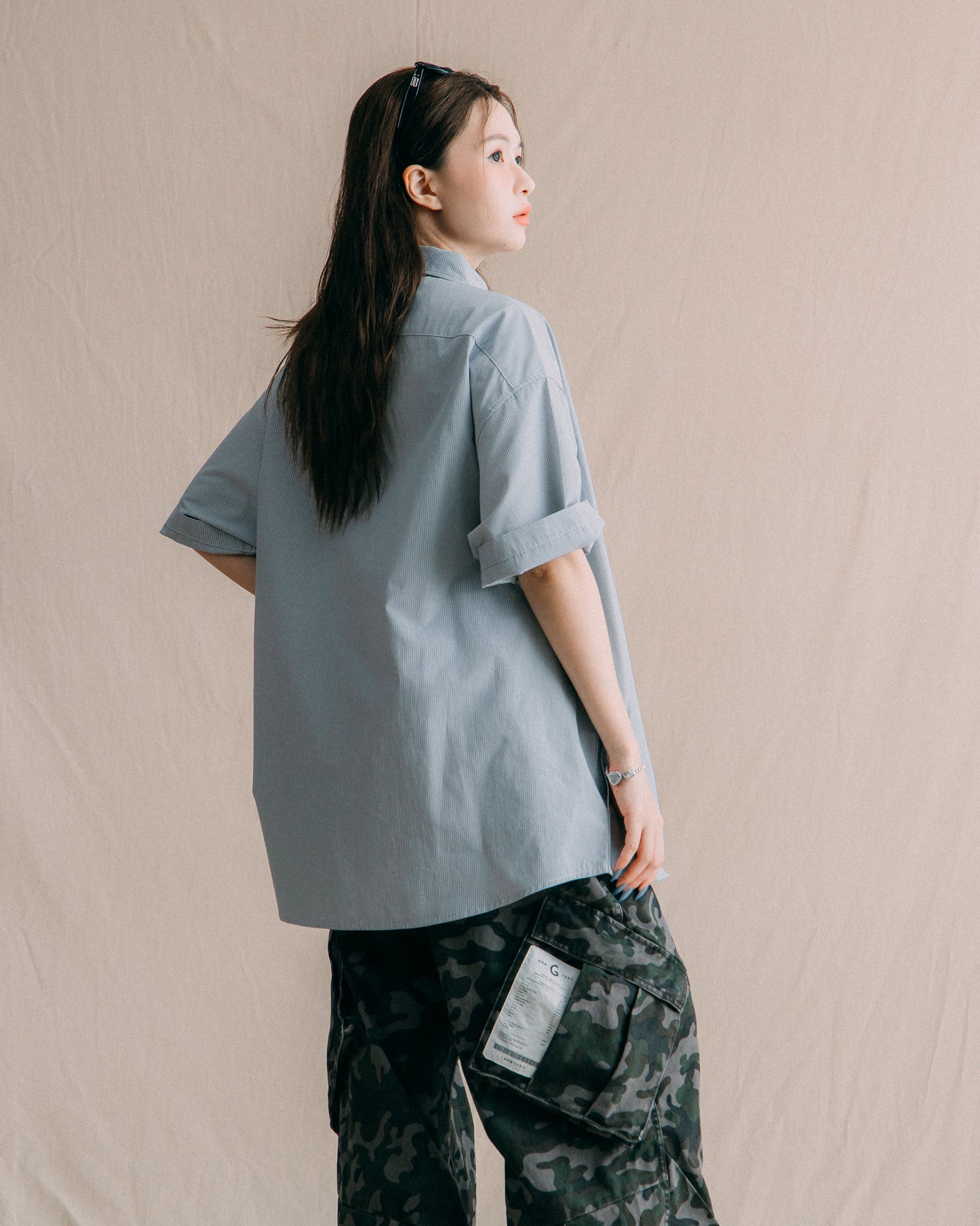 GROCERY POCKET SHORT SLEEVE STRIPE SHIRT/ GREY