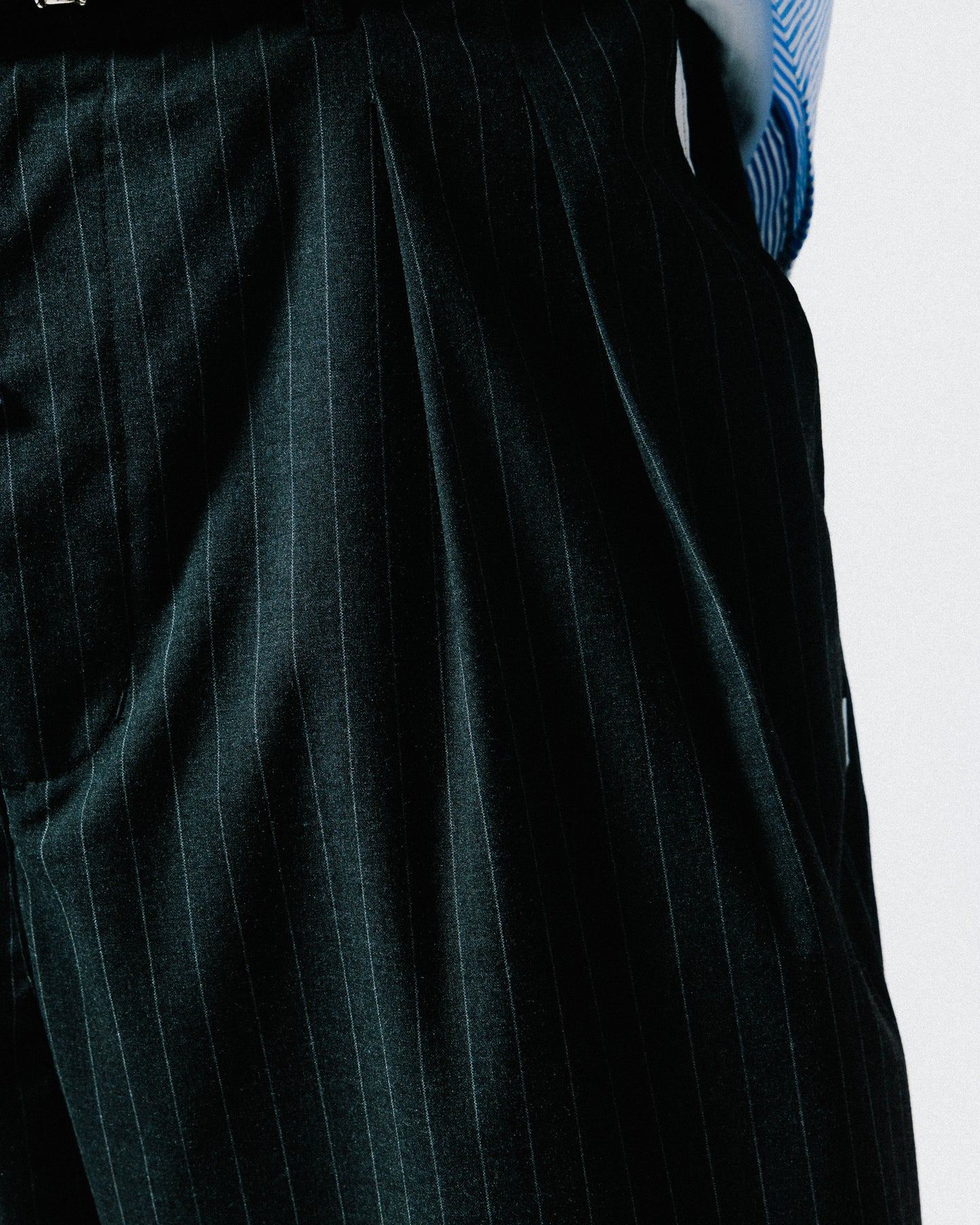 GROCERY PLEATED STRIPE COMFY EVERYDAY PANTS/ DARK GREY