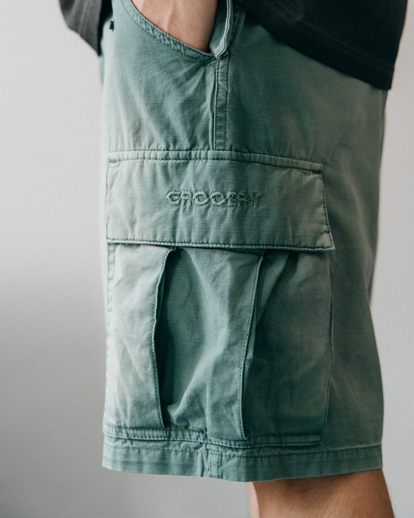 GROCERY WASHED WIDE CARGO SHORTS/ FADED GREEN