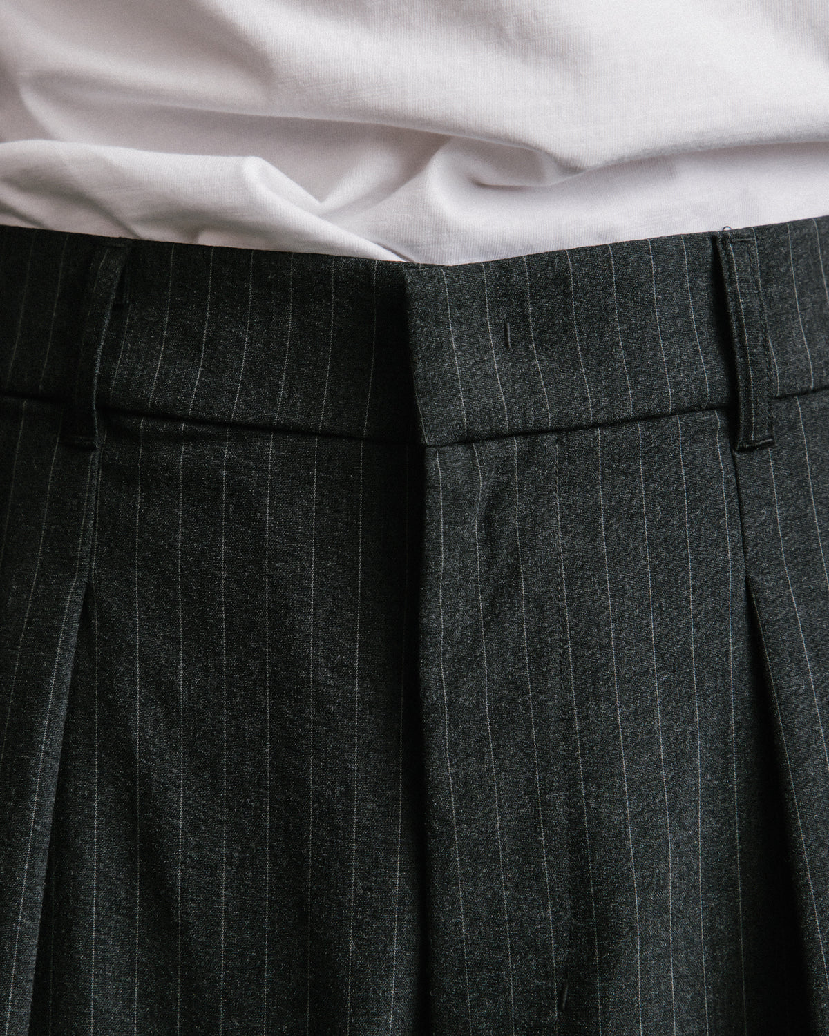 GROCERY PLEATED STRIPE WIDE LEG COMFY PANTS/ DARK GREY