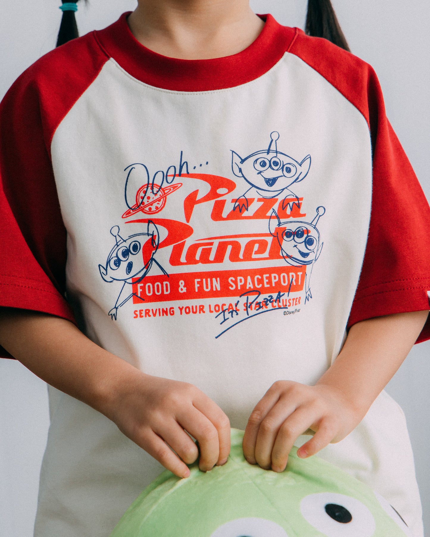 GROCERY | TARMAC | TOY STORY KIDS PIZZA PLANET HAND DRAWN RAGLAN TEE/ RED & IVORY