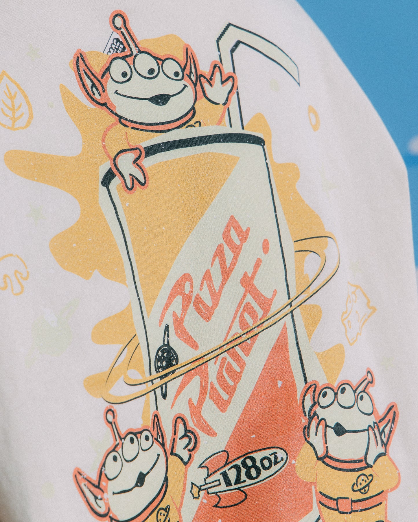 GROCERY | TARMAC | TOY STORY PIZZA PLANET CUP WASHED GRAPHIC BOXY TEE/ CREAM