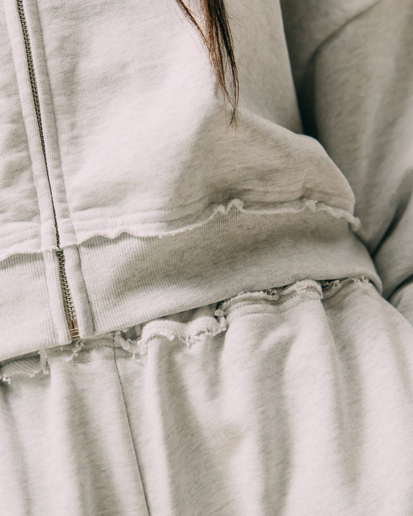 GROCERY COLLEGE LOGO CROPPED ZIP UP HOODIE/ GREY - GROGROCERY