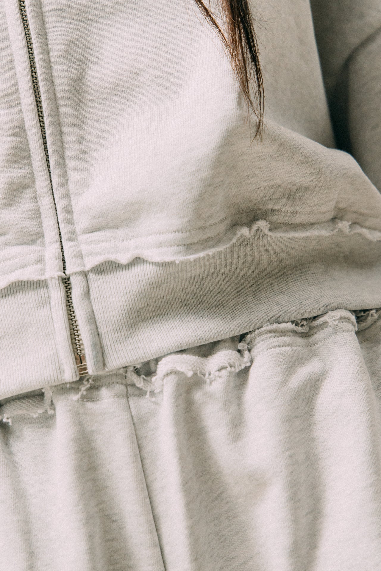 GROCERY COLLEGE LOGO CROPPED ZIP UP HOODIE/ GREY - GROGROCERY