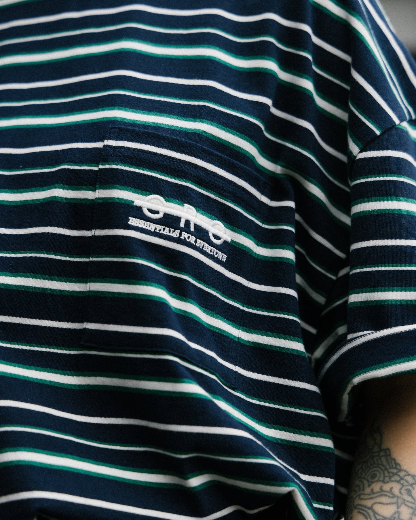 GROCERY EMBROIDERY LOGO STRIPE POCKET TEE/ NAVY & GREEN - GROGROCERY