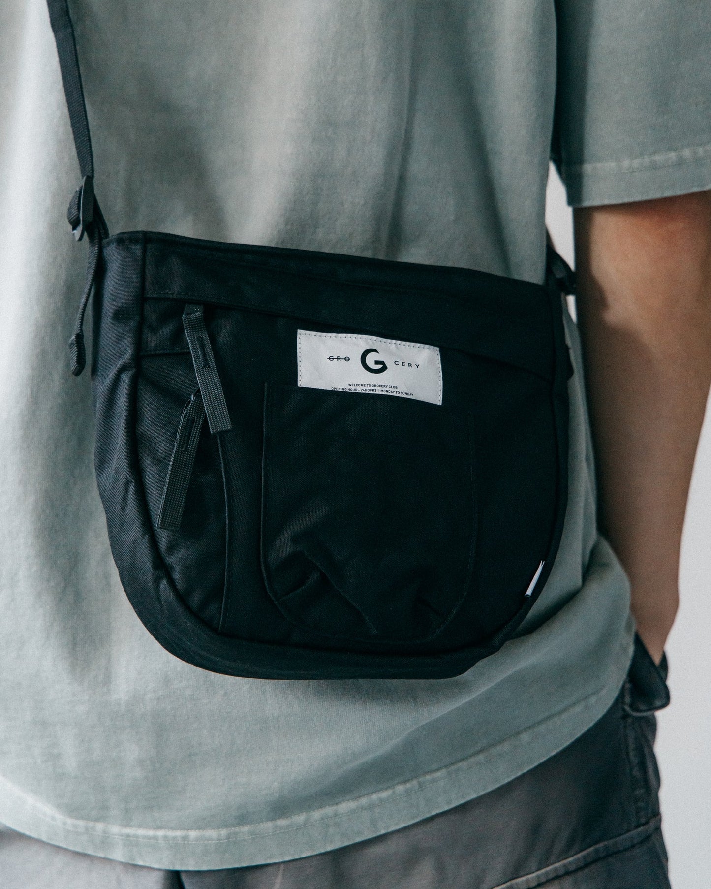 GROCERY MULTI POCKET SHOULDER BAG/ BLACK - GROGROCERY
