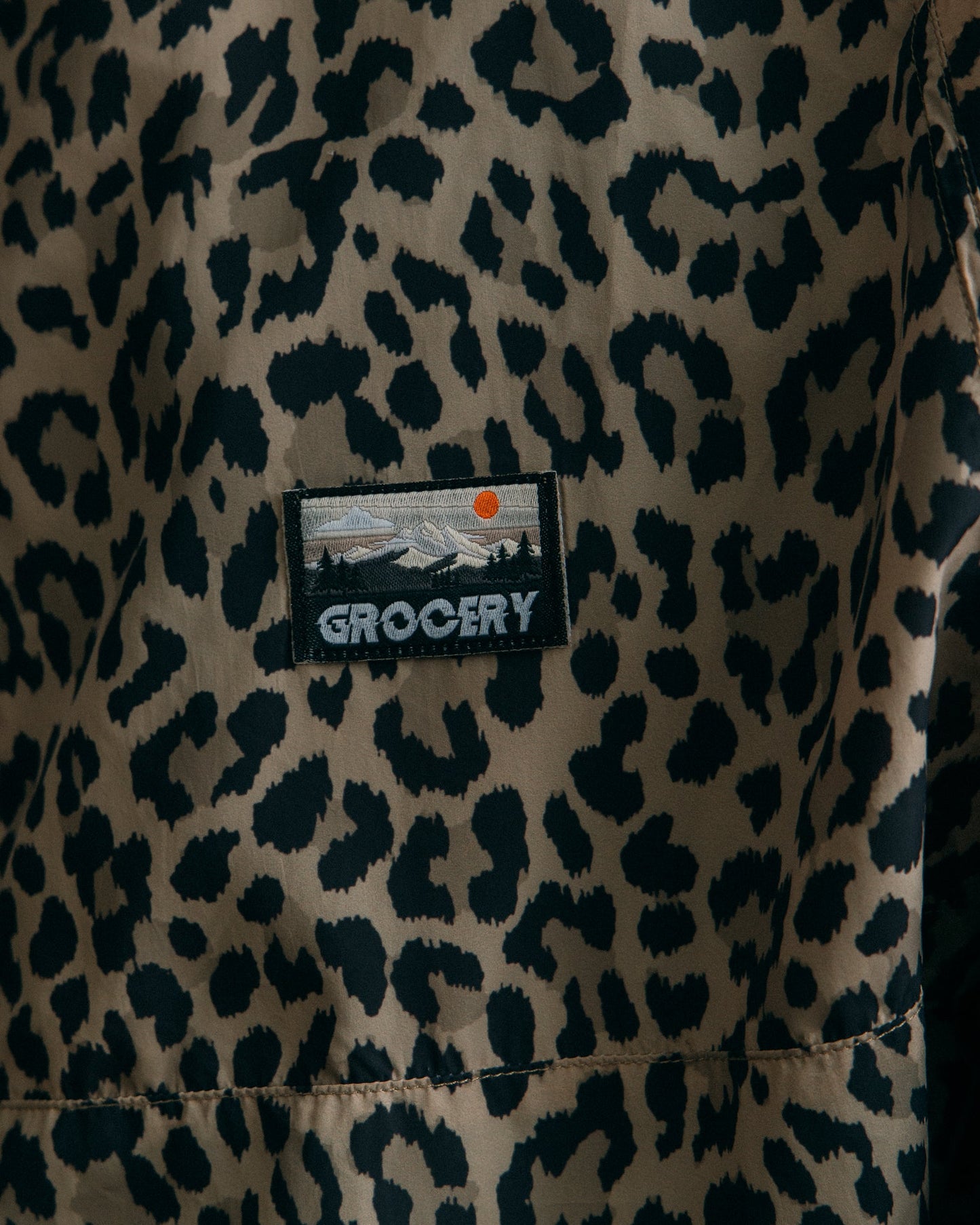 GROCERY PACKABLE NYLON WINDBREAKER/ LEOPARD - GROGROCERY