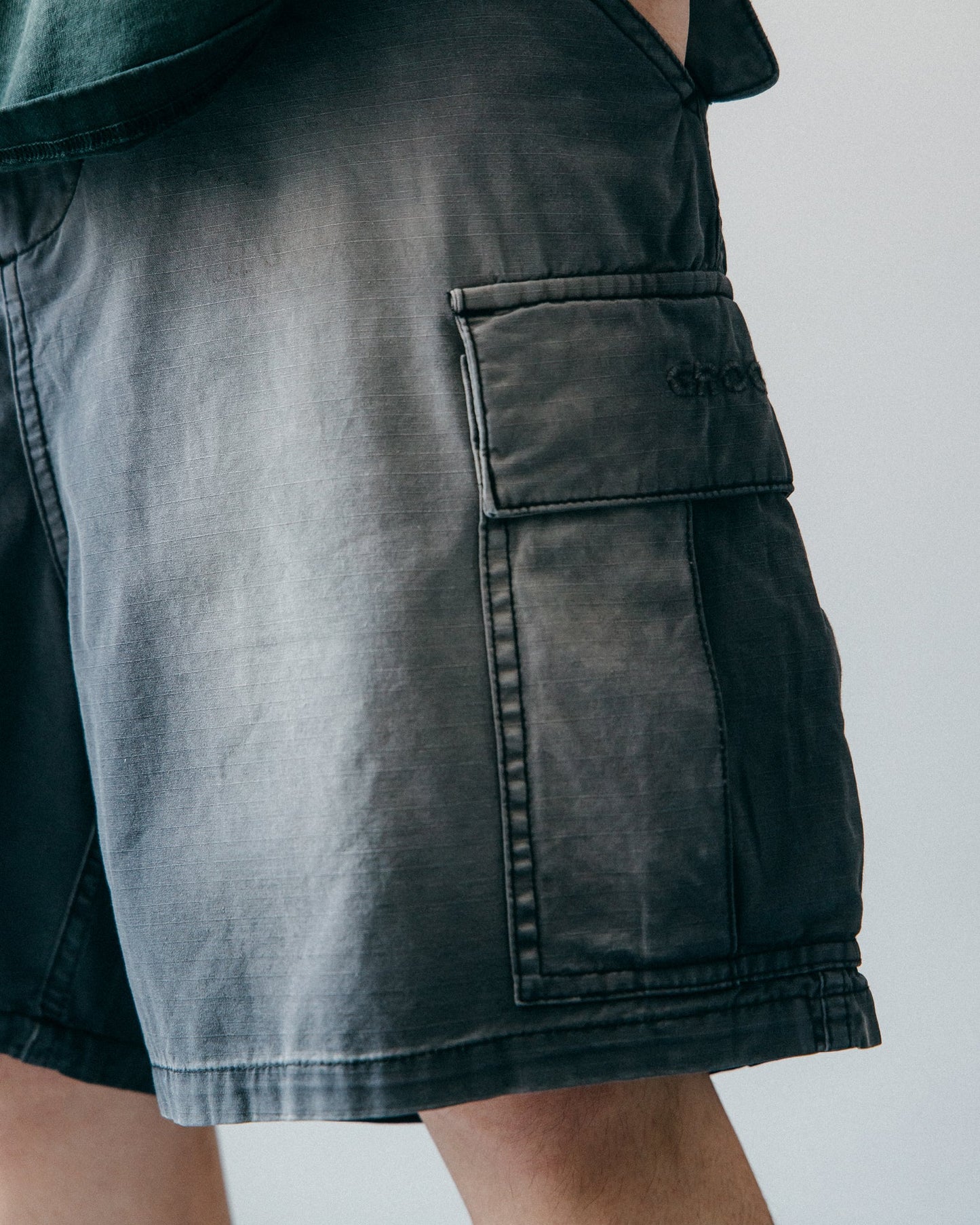 GROCERY WASHED WIDE CARGO SHORTS/ FADED GREY - GROGROCERY