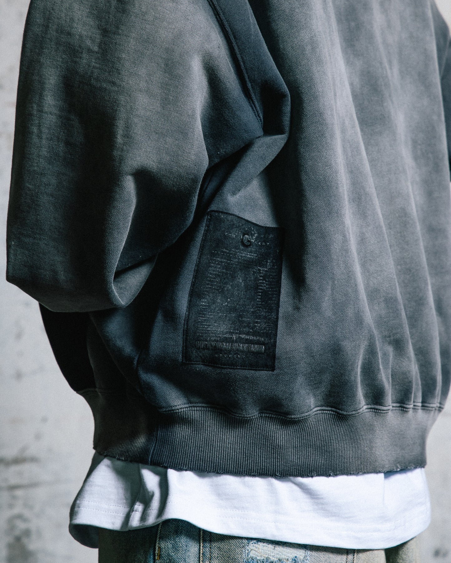 GROCERY TWO TONE BUTTON NECK WASHED HOODIE/ GREY & BLACK