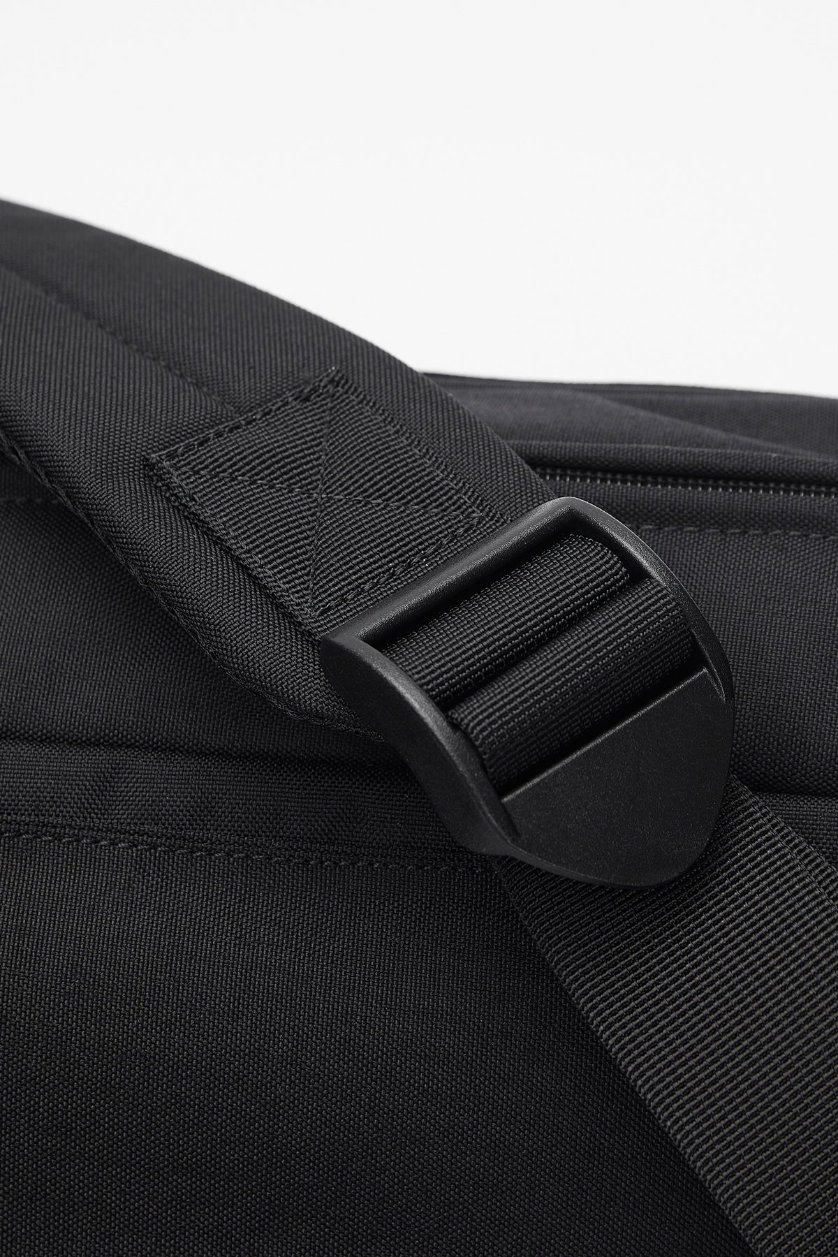 GROCERY CORDURA MULTI POCKET MESSENGER BAG/ BLACK