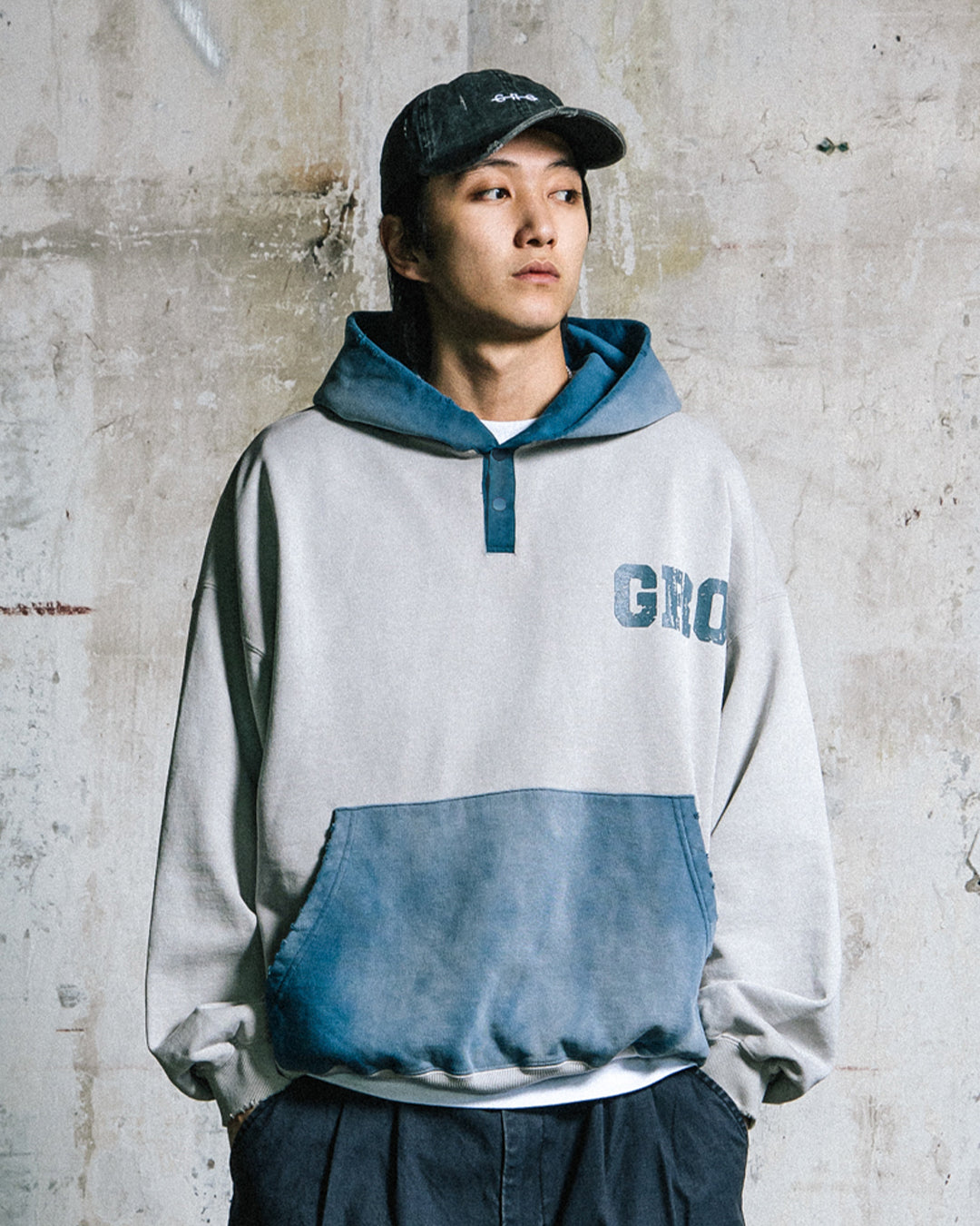 GROCERY TWO TONE BUTTON NECK WASHED HOODIE/ GREY & TEAL