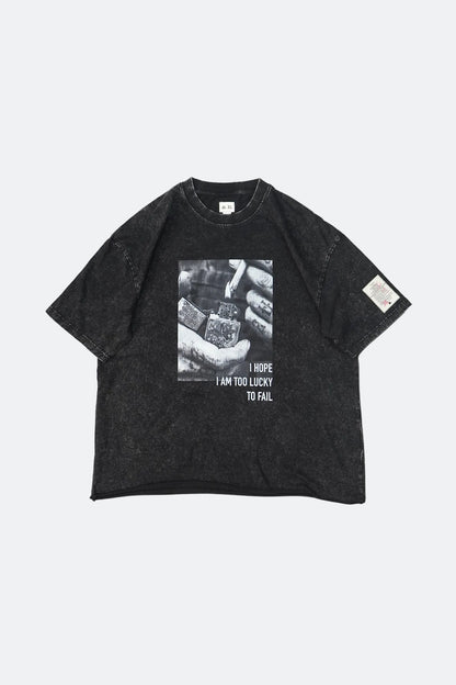 CLUB STUBBORN X OLDSOILISM THE LUCKY PHOTOPRINT TEE/ WASHED BLACK