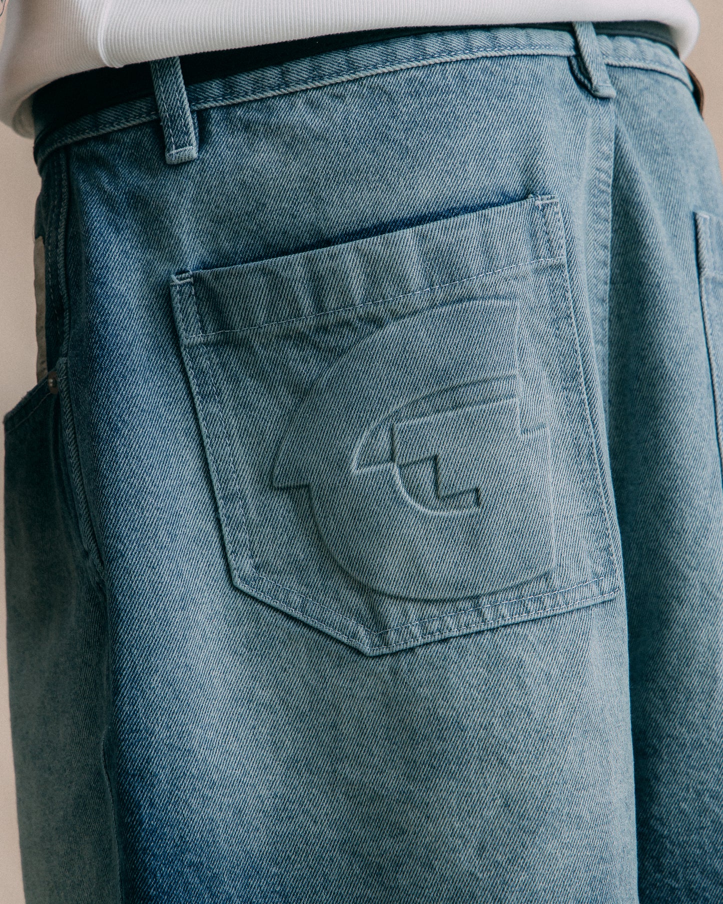 GROCERY G LOGO WASHED DENIM SHORTS/ FADED BLUE