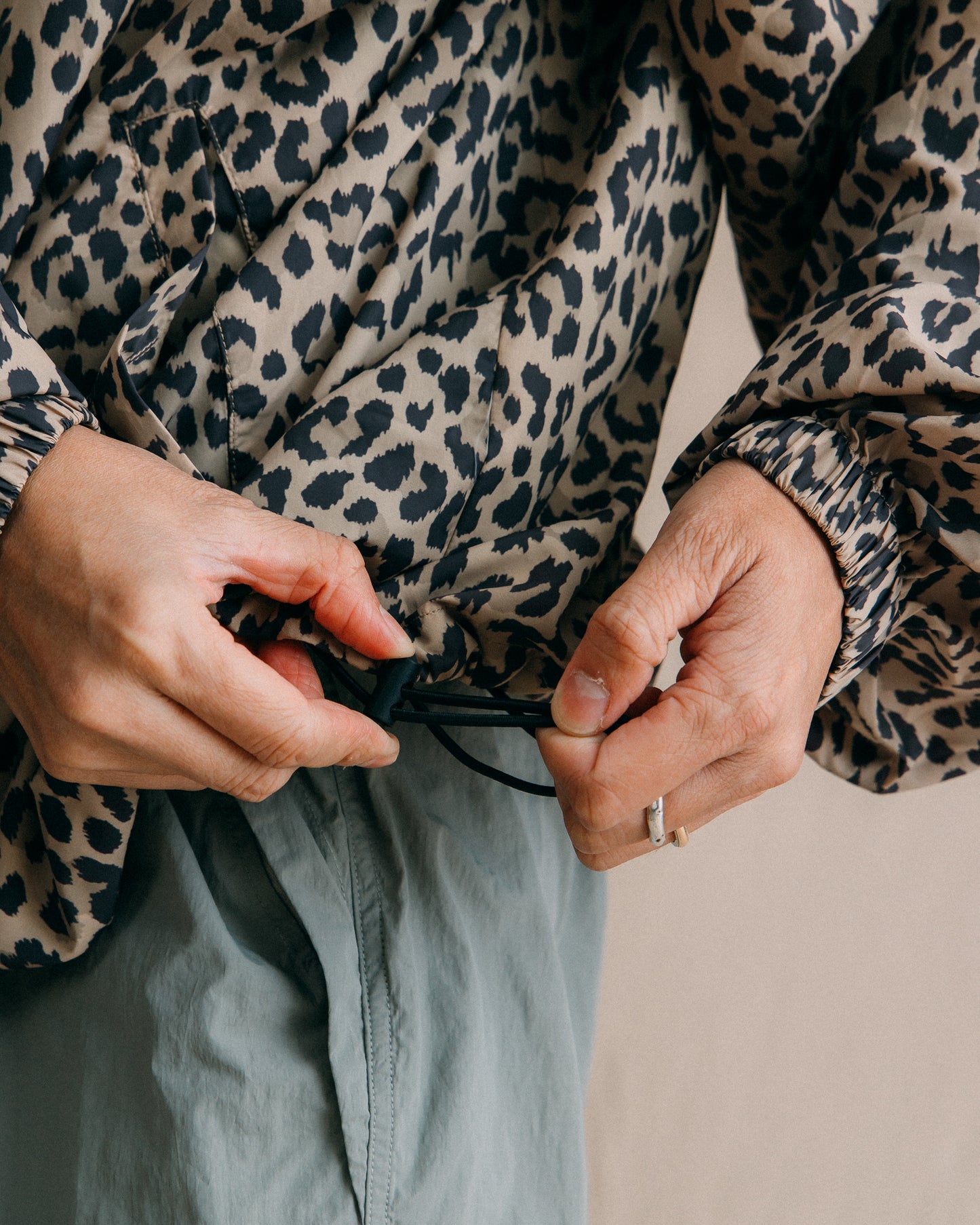 GROCERY PACKABLE NYLON WINDBREAKER/ LEOPARD