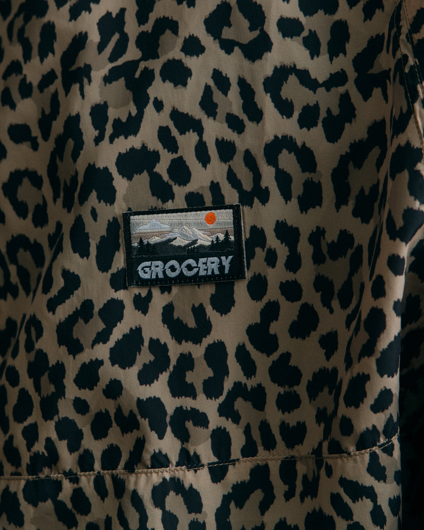 GROCERY PACKABLE NYLON WINDBREAKER/ LEOPARD