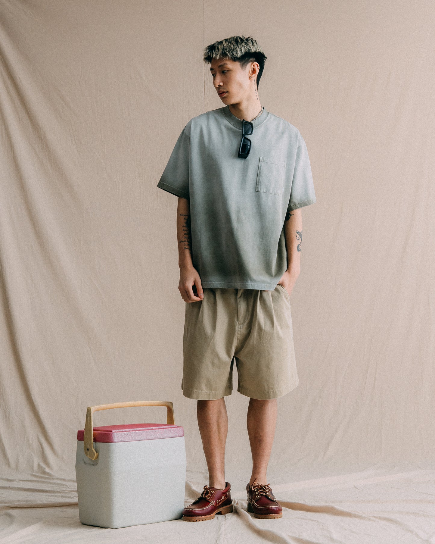 GROCERY WASHED DOUBLE POCKET DISTRESSED CHINO SHORTS/ KHAKI