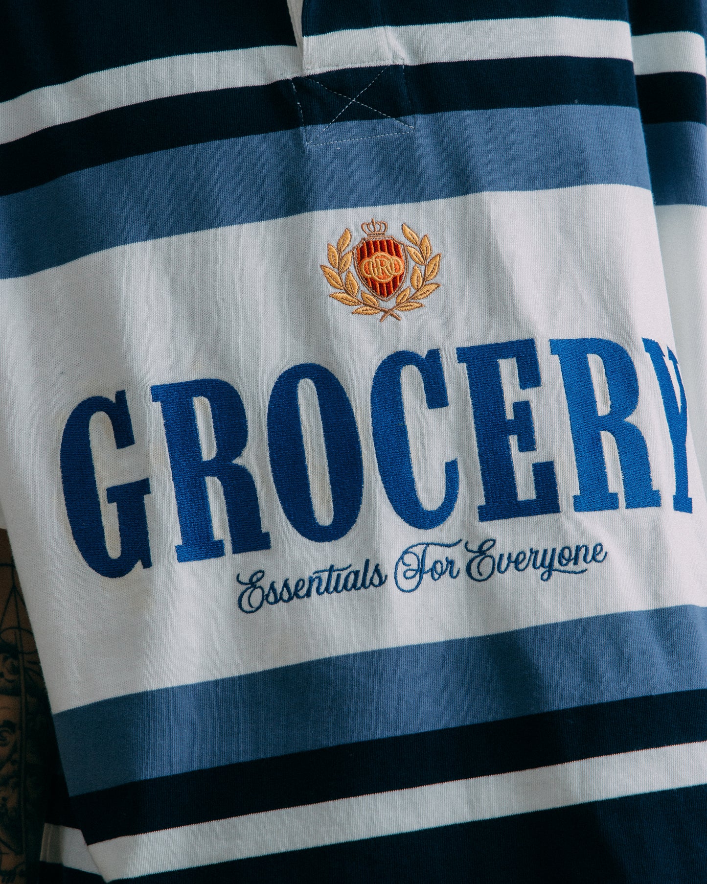 GROCERY COLLEGE LOGO STRIPE POLO SHIRT/ CREAM & NAVY