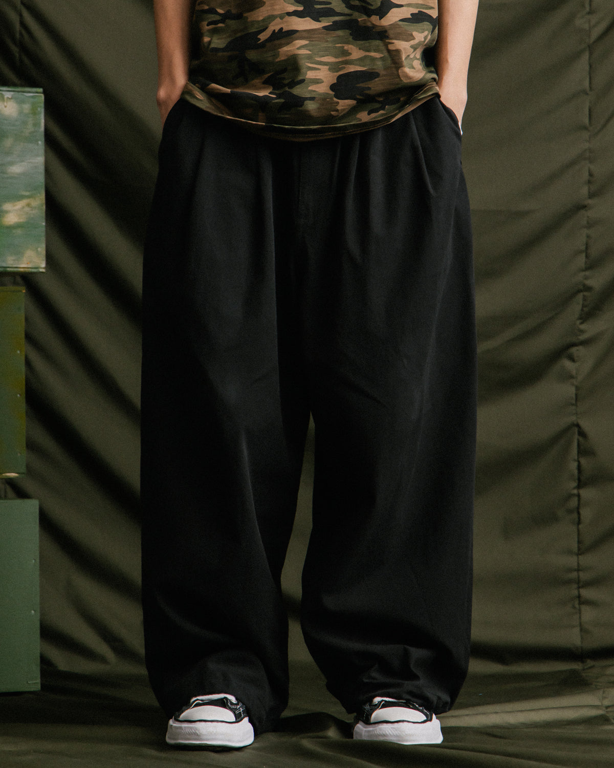 GROCERY BALLOON FIT WIDE PANTS/ BLACK