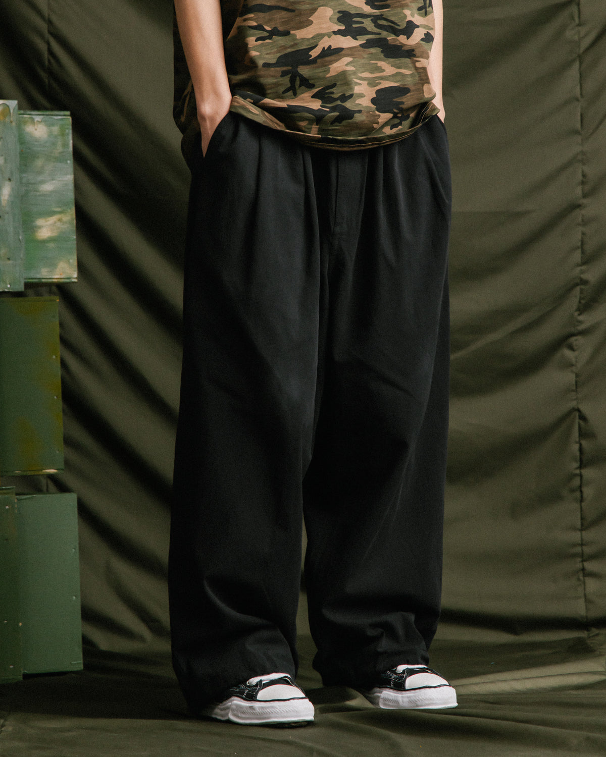 GROCERY BALLOON FIT WIDE PANTS/ BLACK