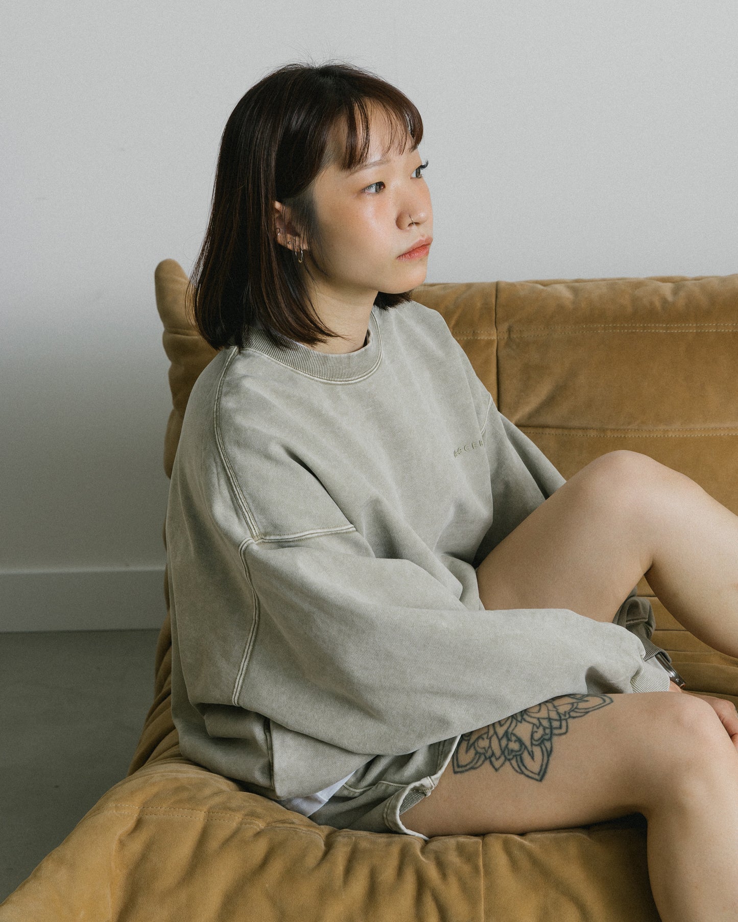 GROCERY BASIC WASHED CREWNECK SWEATER/ GREY OLIVE