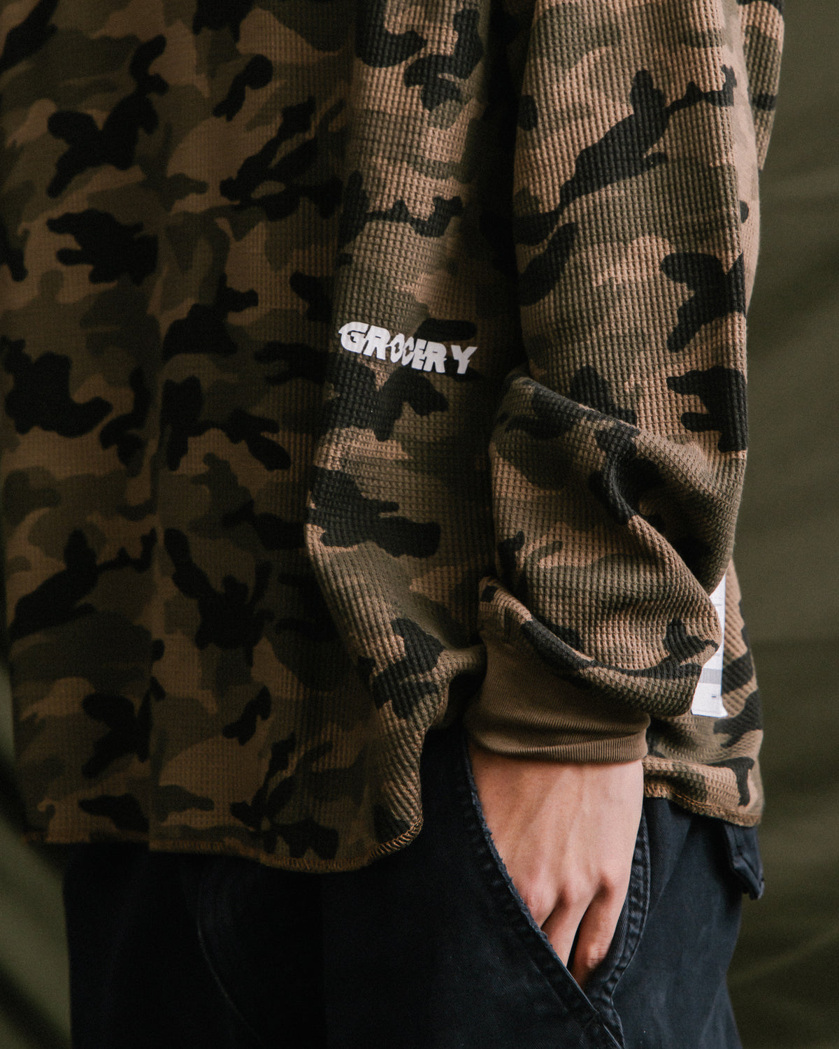 GROCERY WAFFLE LOGO LONG TOP/ CAMO