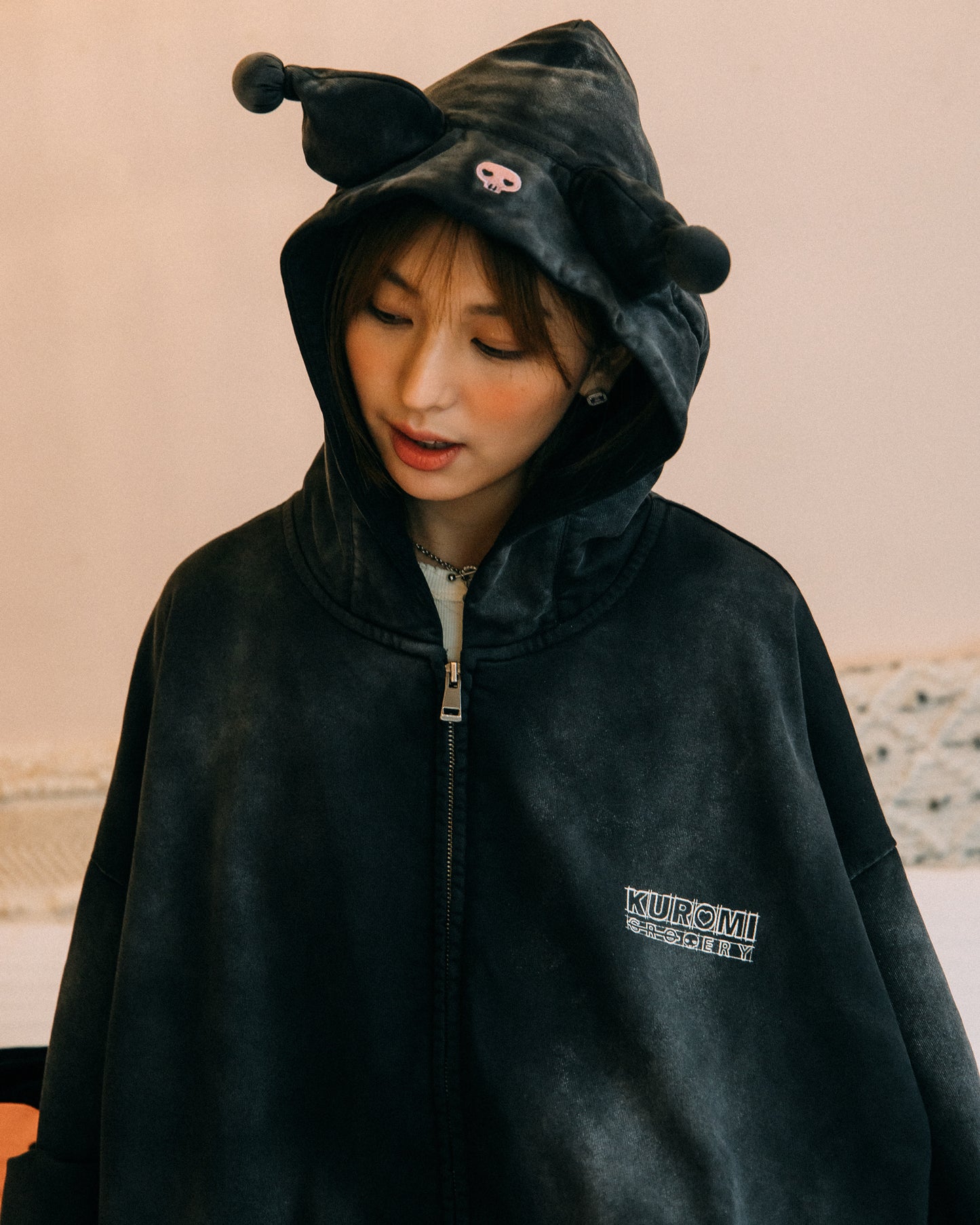 GROCERY | KUROMI SKETCH KUROMI WASHED GRAPHIC ZIP UP HOODIE/ WASHED BLACK