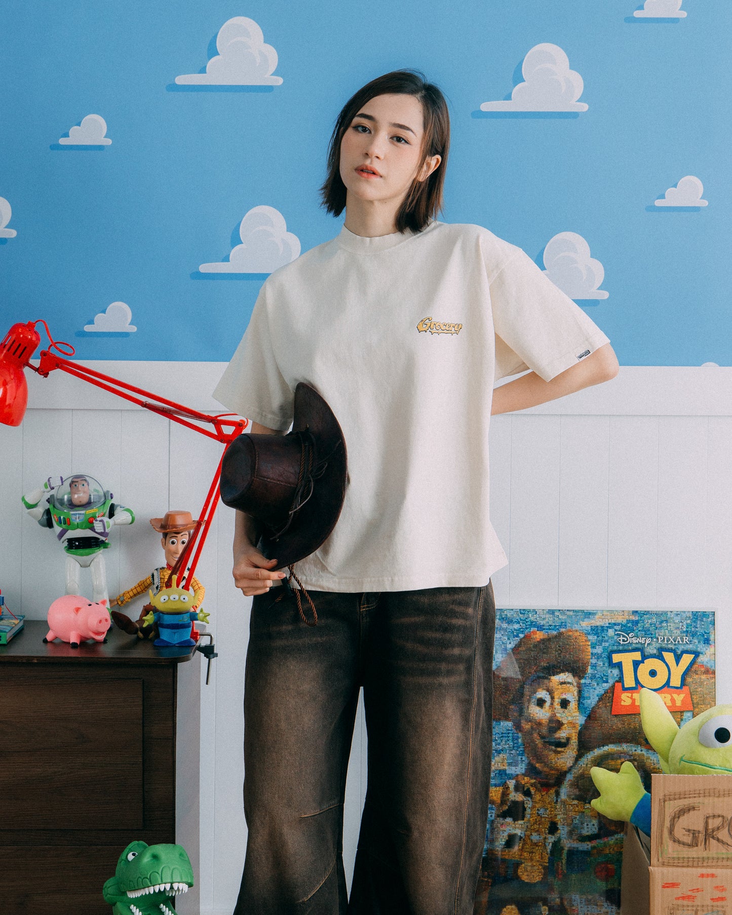 GROCERY | TARMAC | TOY STORY PIZZA PLANET CUP WASHED GRAPHIC BOXY TEE/ CREAM