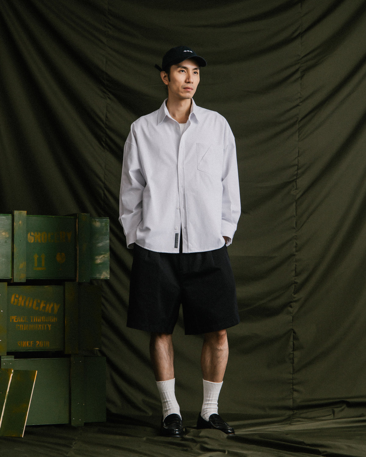 GROCERY ASYMMETRIC POCKET OXFORD SHIRT/ WHITE