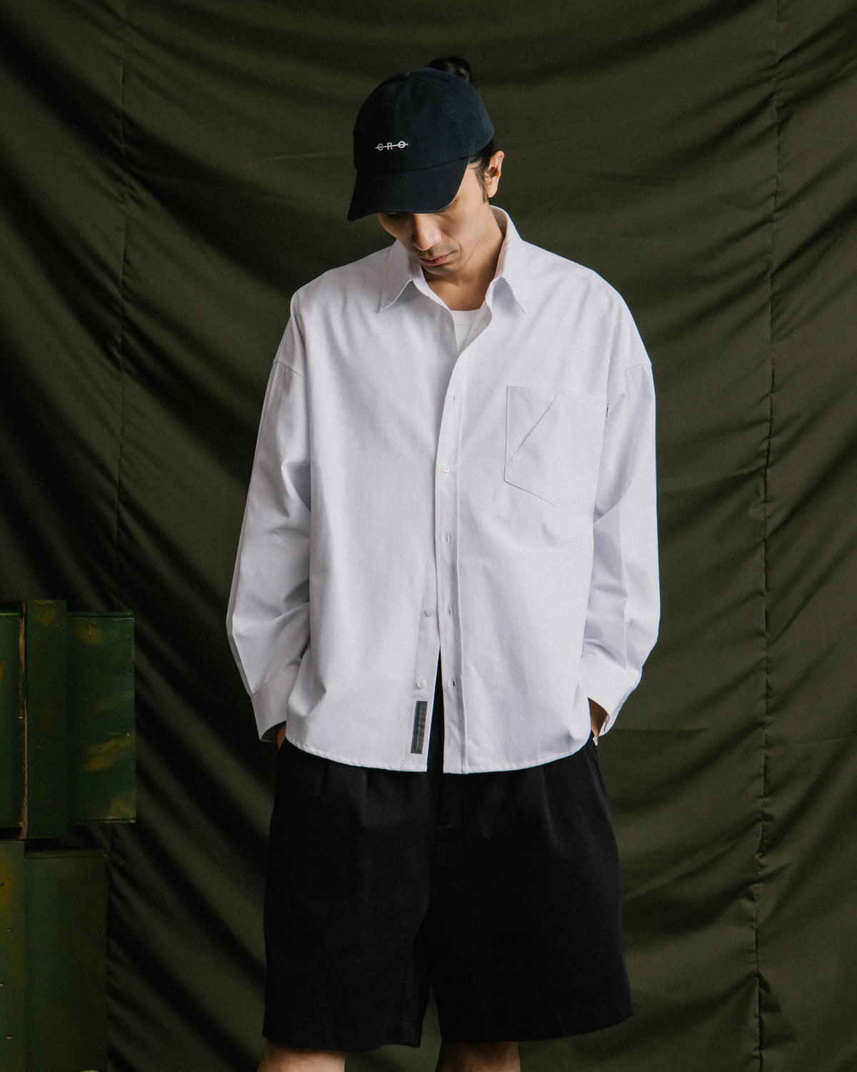GROCERY ASYMMETRIC POCKET OXFORD SHIRT/ WHITE