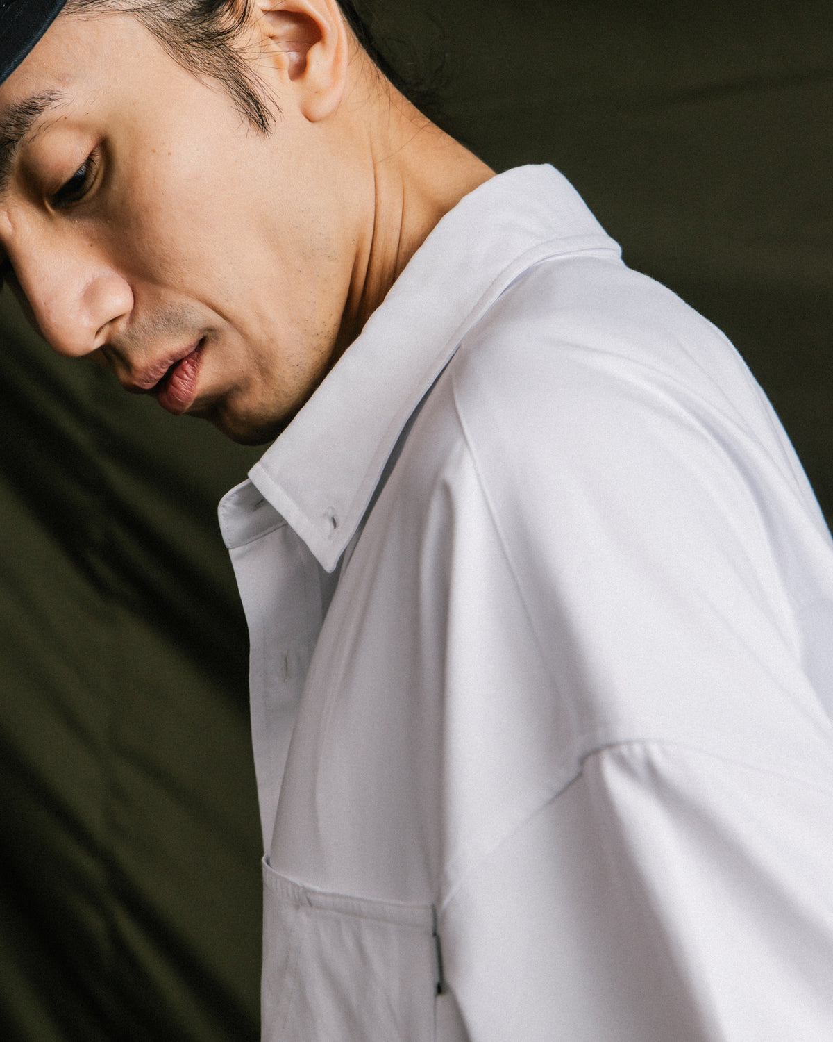 GROCERY ASYMMETRIC POCKET OXFORD SHIRT/ WHITE