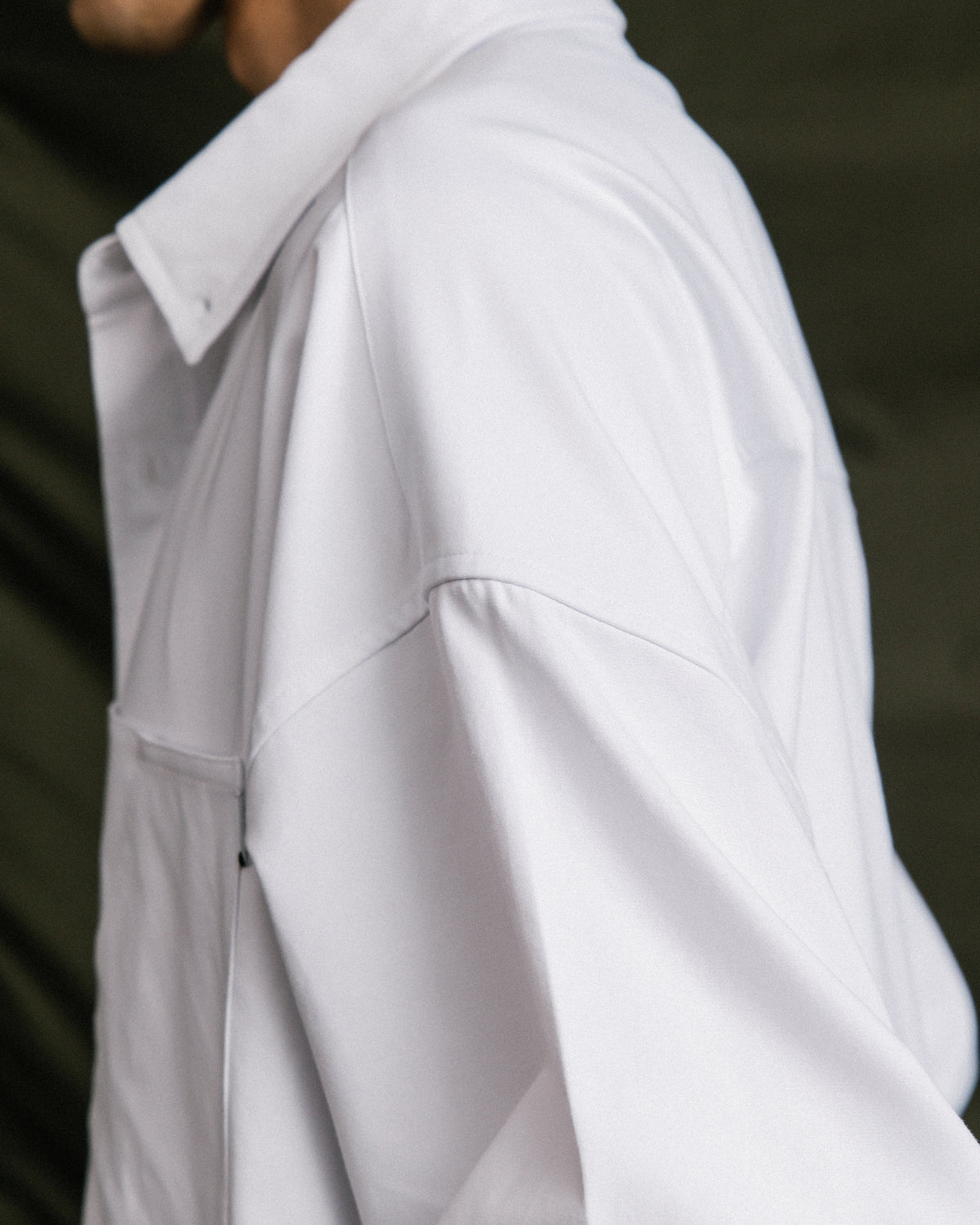 GROCERY ASYMMETRIC POCKET OXFORD SHIRT/ WHITE