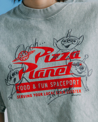 GROCERY | TARMAC | TOY STORY PIZZA PLANET HAND DRAWN RECEIPT WASHED GRAPHIC BOXY TEE/ GREY