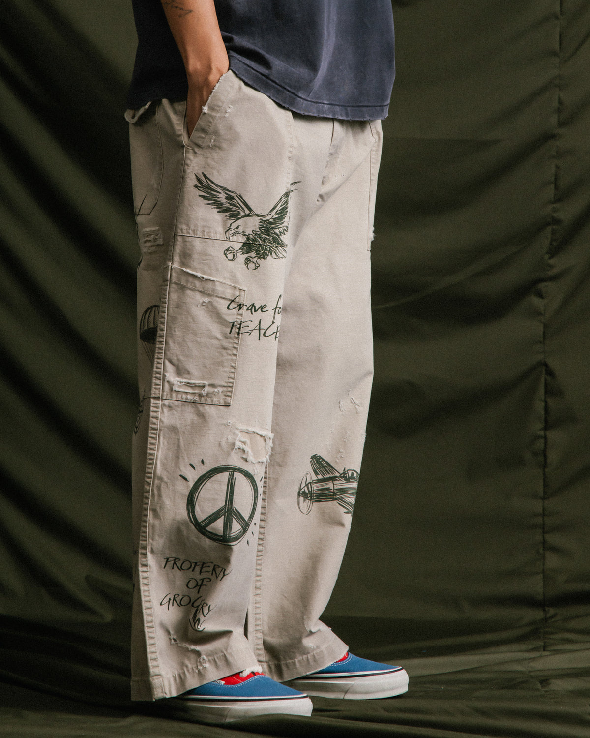 GROCERY HAND DRAWN GRAPHIC WASHED WIDE CHINO PANTS/ BEIGE