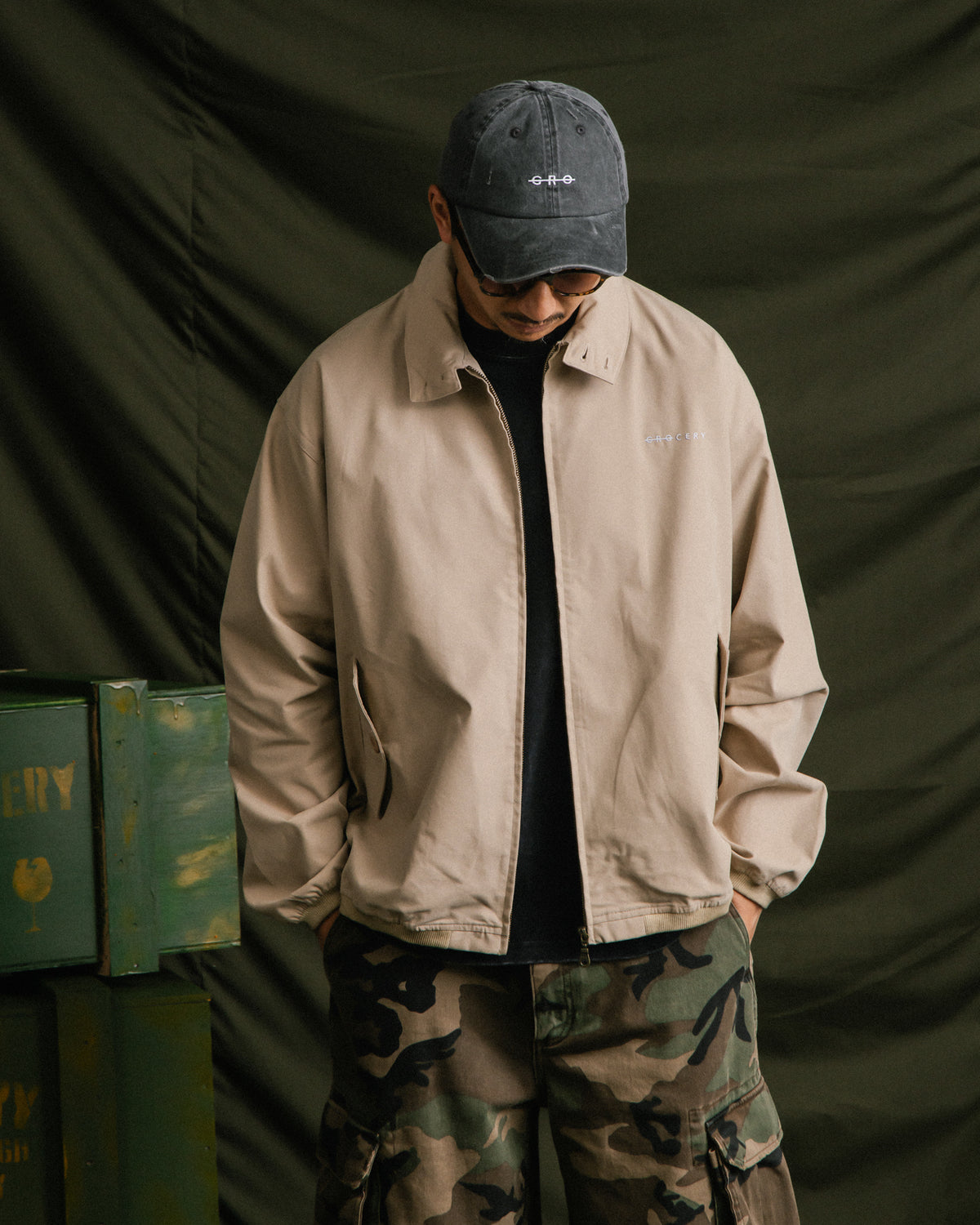GROCERY LOGO BI-SWING JACKET/ KHAKI