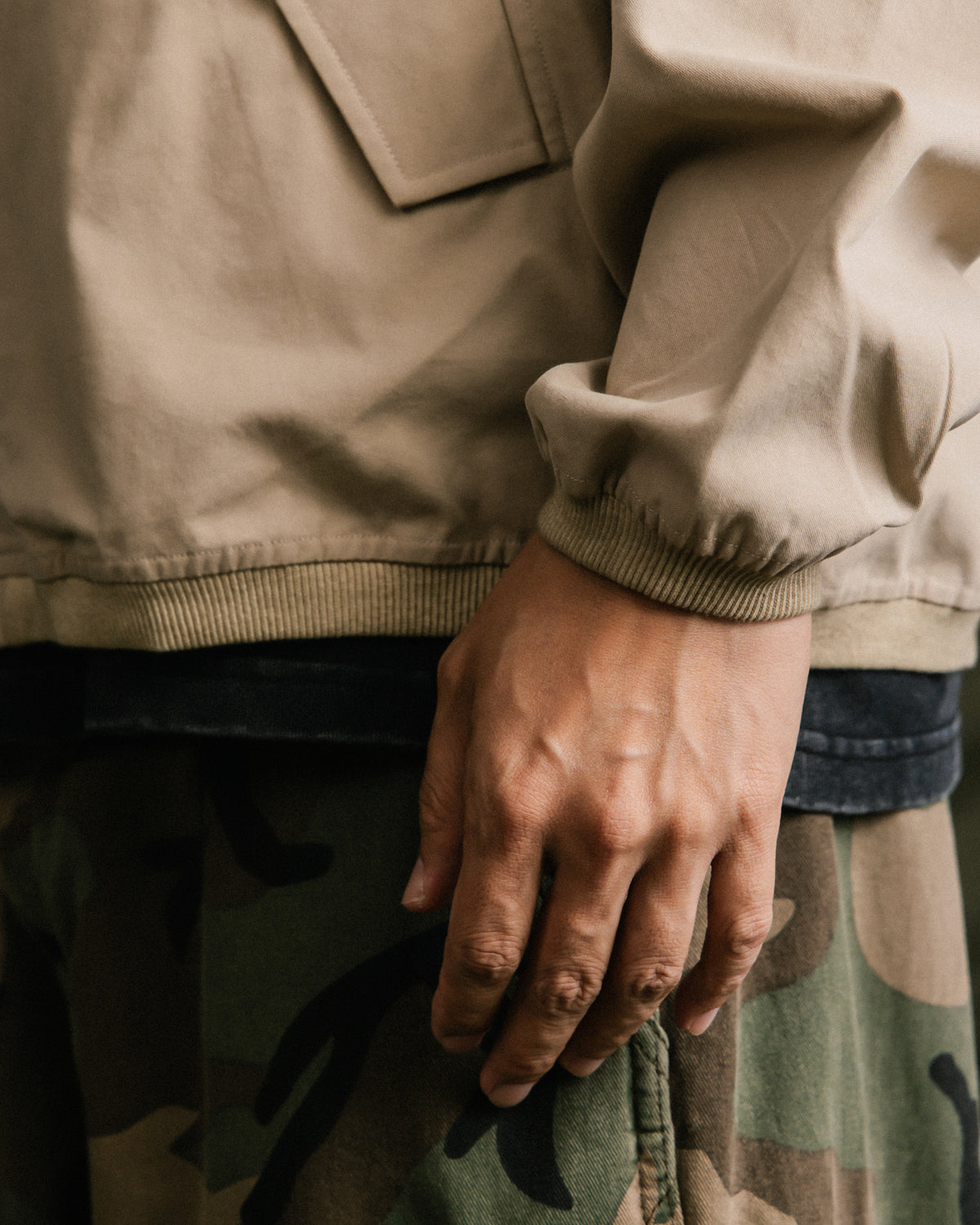 GROCERY LOGO BI-SWING JACKET/ KHAKI