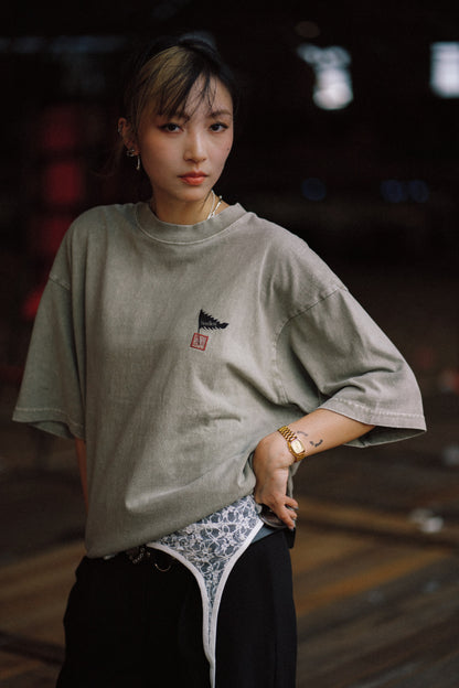 NEEDLESS SS26 WASHED LOGO TEE/ SAND