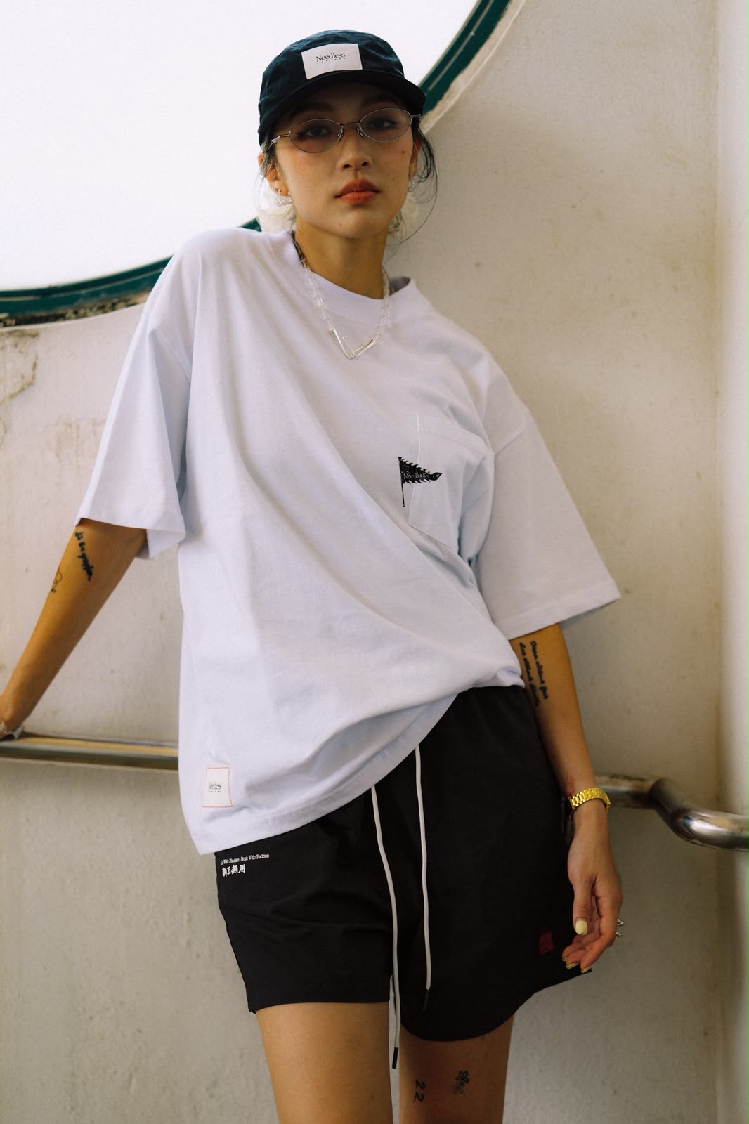 NEEDLESS SS26 SIGNATURE LOGO POCKET TEE/ WHITE