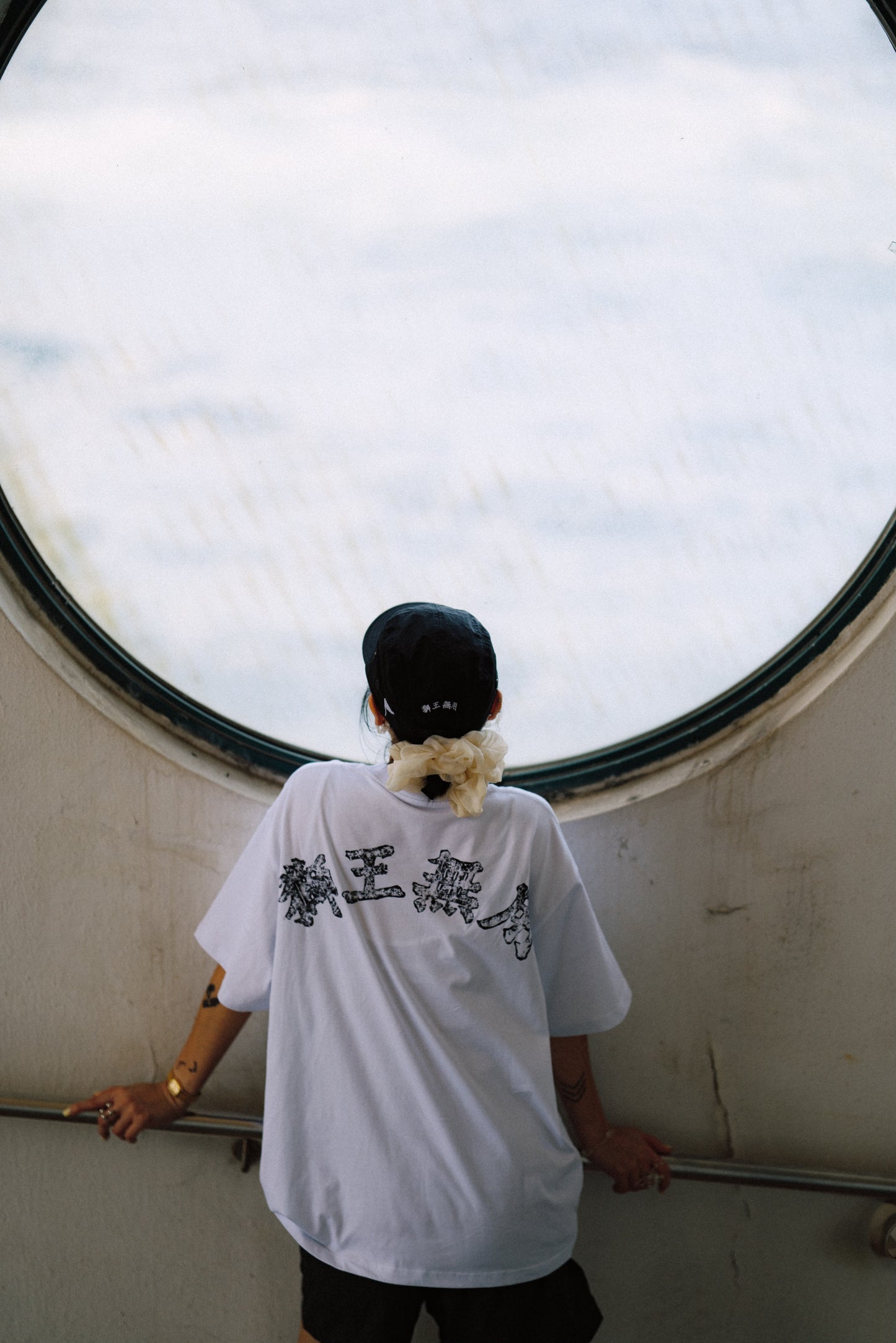 NEEDLESS SS26 SIGNATURE LOGO POCKET TEE/ WHITE