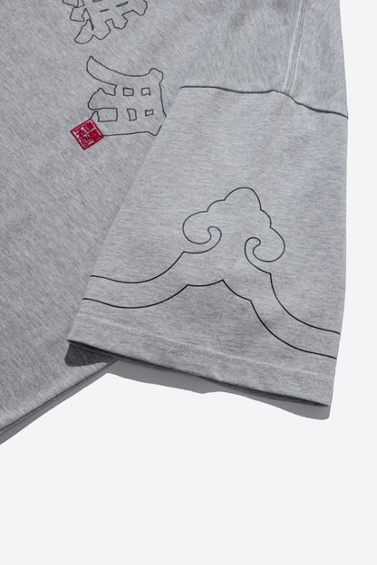 NEEDLESS SS26 CLOUD SIGNATURE TEE/ GREY