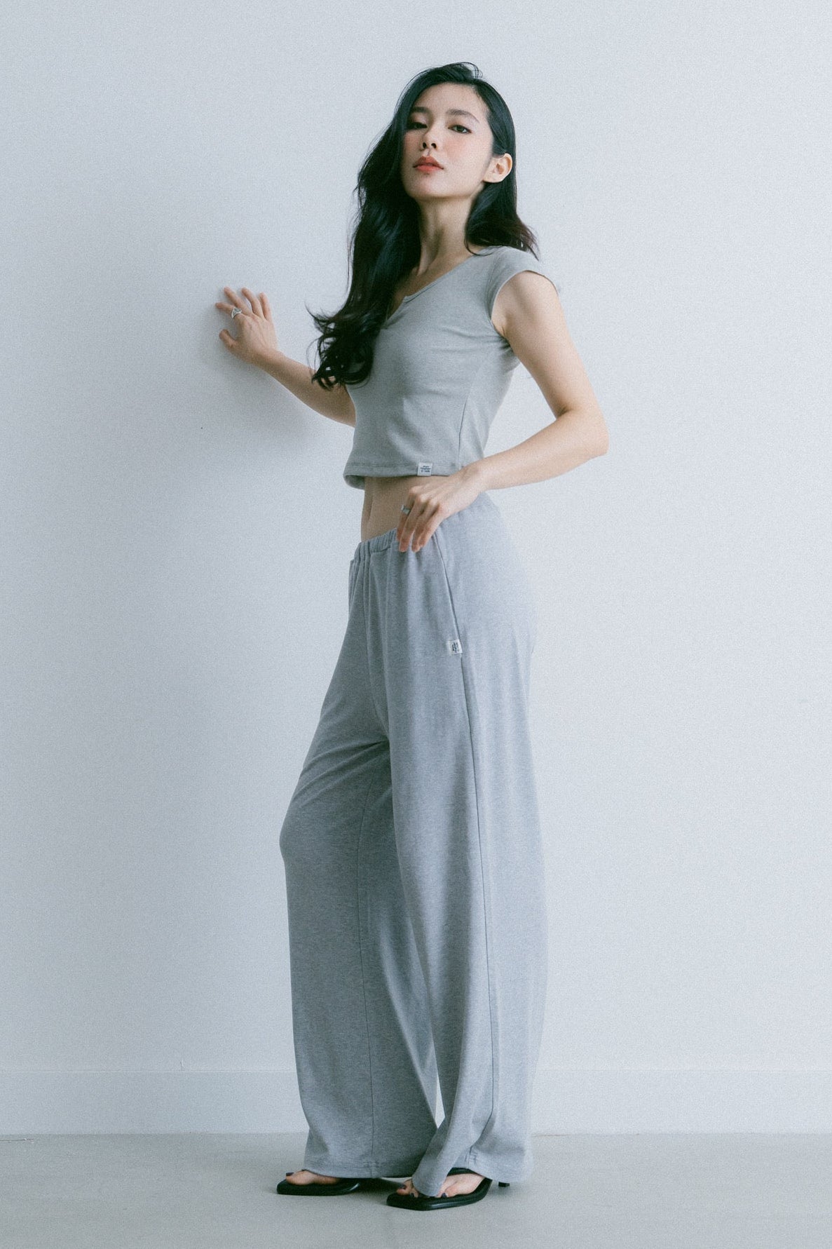 Aim Higher Club Essential V Neck Crop Tee/ Flecking Grey - GROGROCERY