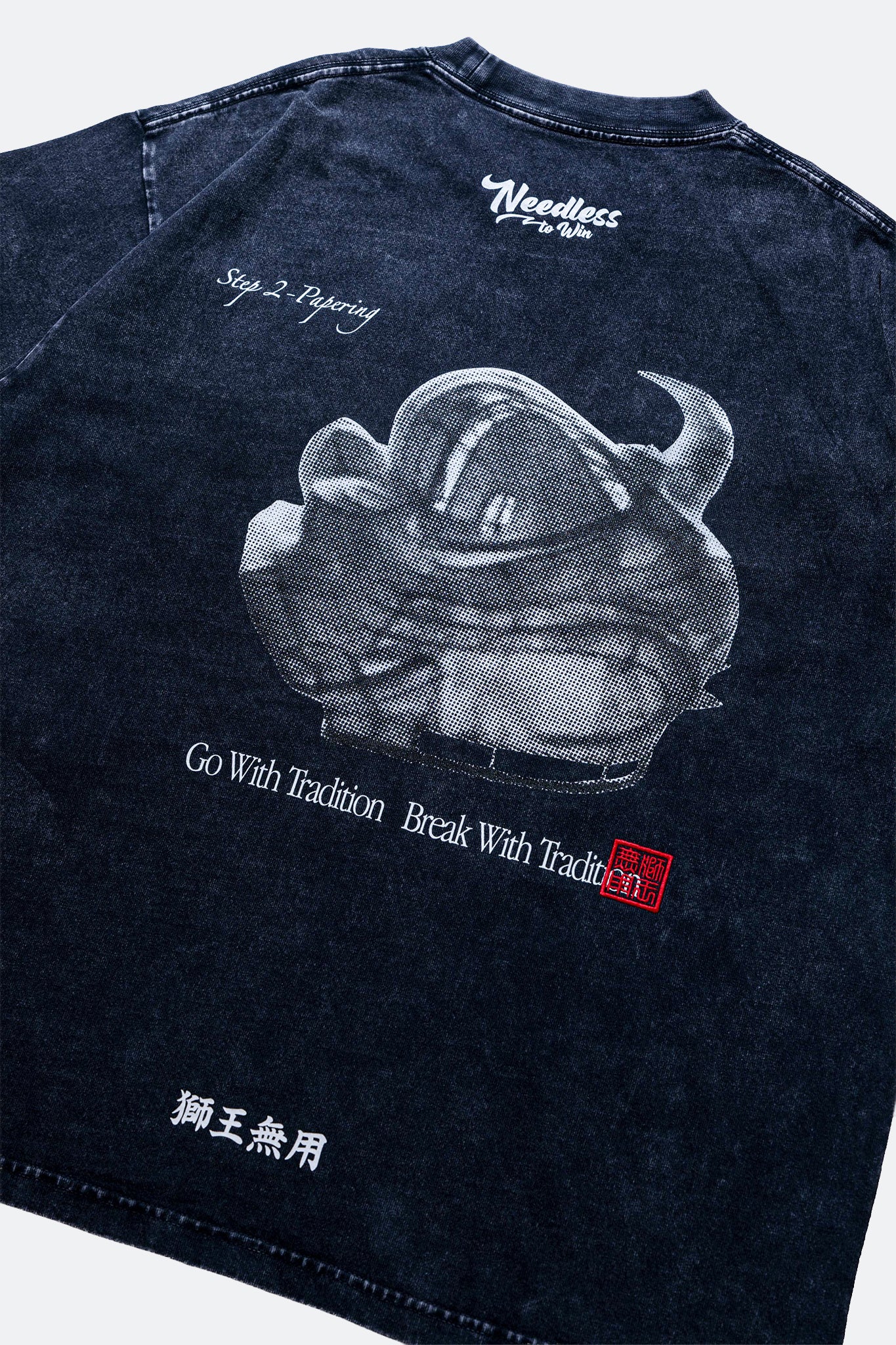NEEDLESS SS26 吉祥獅王「 撲」WASHED TEE/ BLACK