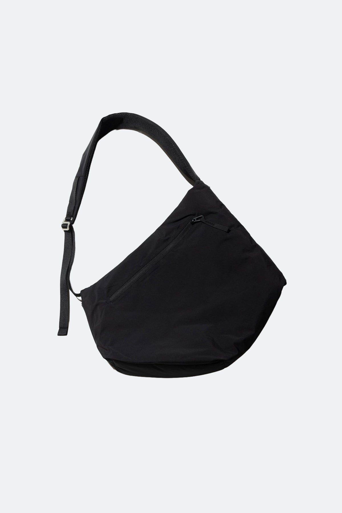 (empty) manual co. asymmetric padded bag/ matte black - GROGROCERY