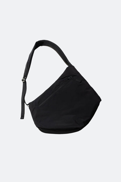 (empty) manual co. asymmetric padded bag/ matte black - GROGROCERY