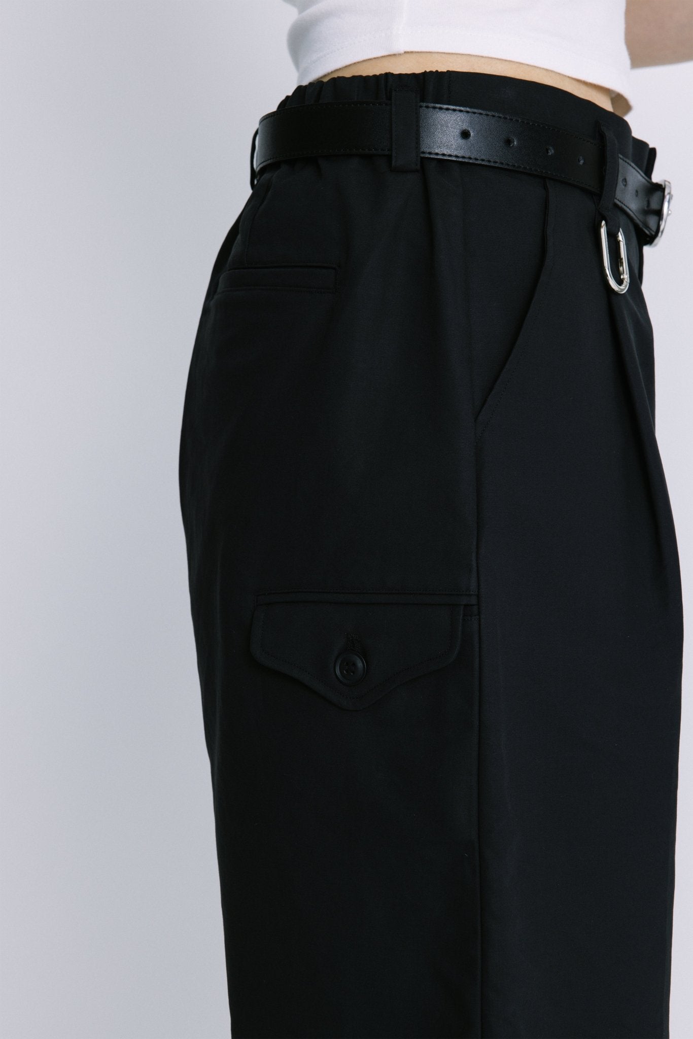 (empty) manual co. pleated bermuda shorts/ black - GROGROCERY