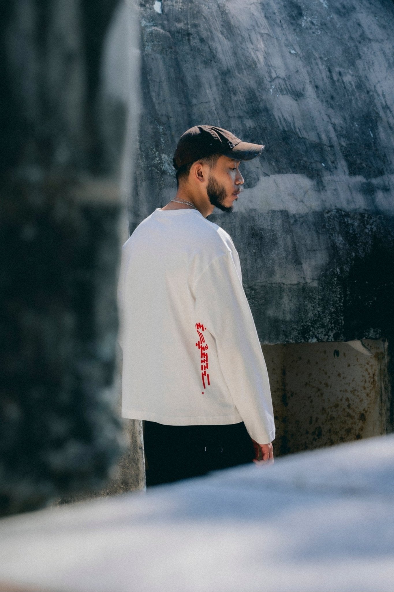 (empty) manual co. red embroidery L/S tee/ white - GROGROCERY