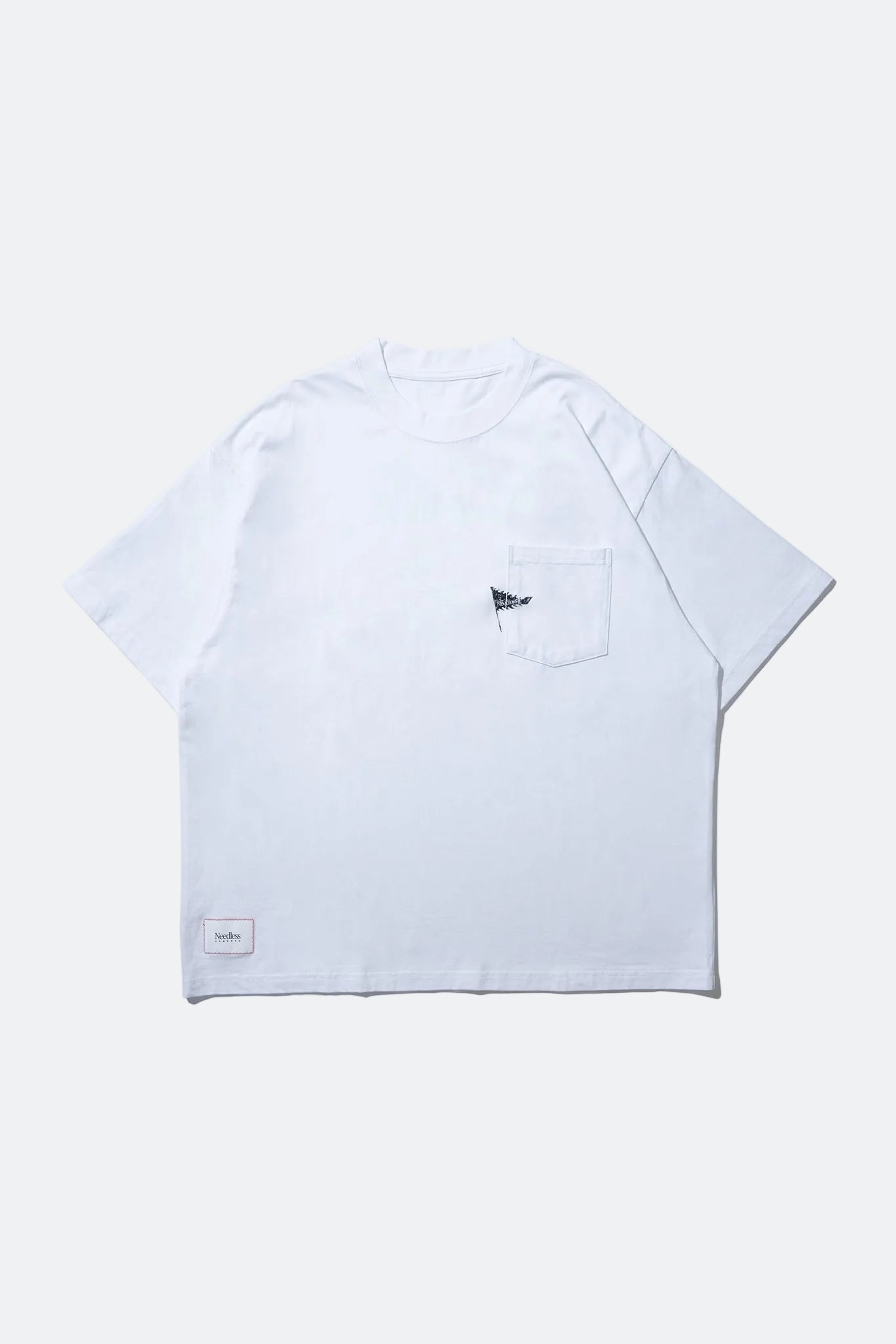 NEEDLESS SS26 SIGNATURE LOGO POCKET TEE/ WHITE