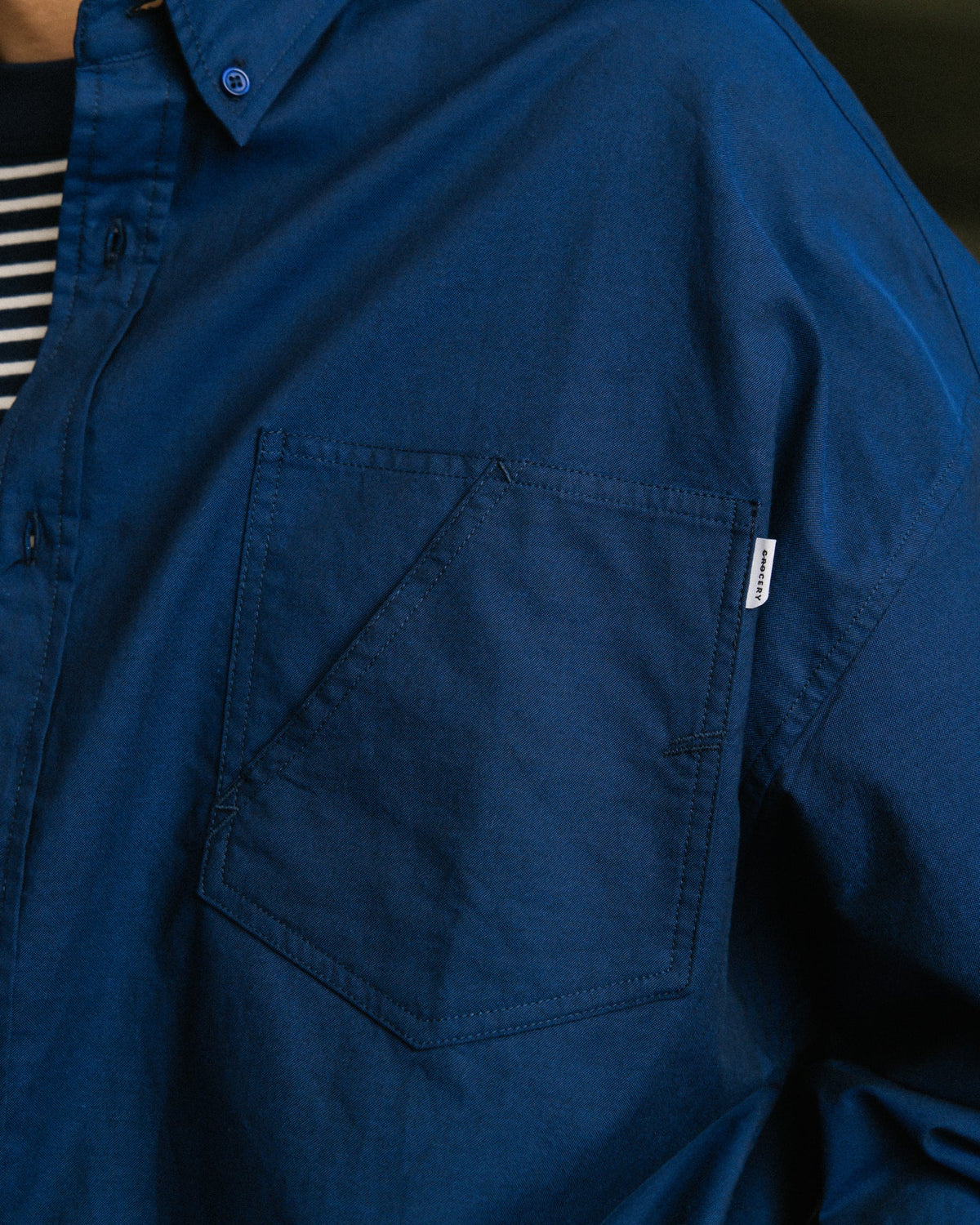 GROCERY ASYMMETRIC POCKET OXFORD SHIRT/ BLUE - GROGROCERY