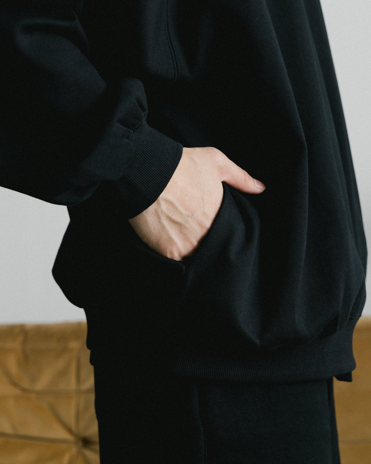 GROCERY BASIC CREWNECK SWEATER/ BLACK - GROGROCERY