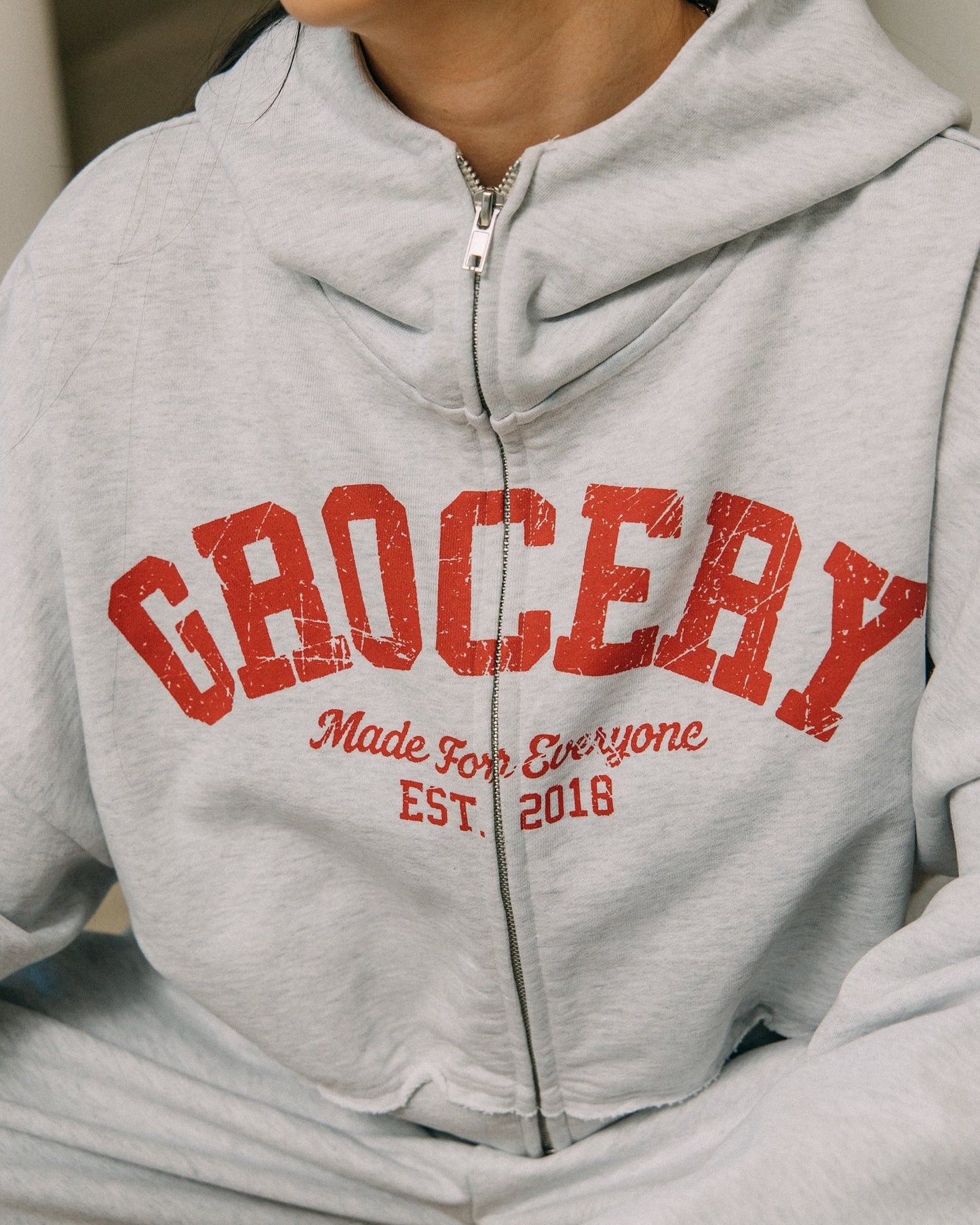 GROCERY COLLEGE LOGO CROPPED ZIP UP HOODIE/ GREY - GROGROCERY